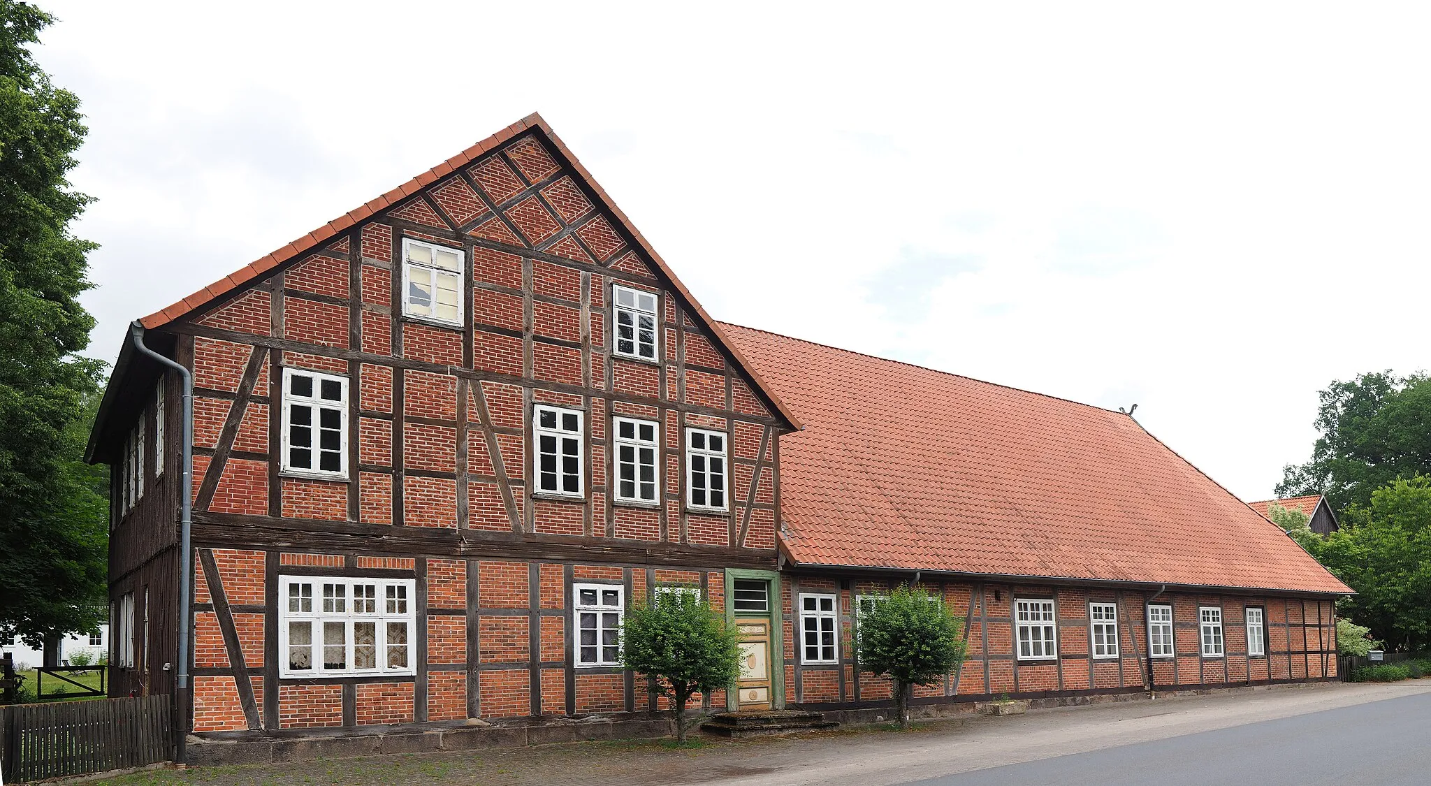 Photo showing: Denkmalgeschütztes Bauernhaus, „Hof Hiestermann“, in Lutterloh (Gemeinde Südheide)