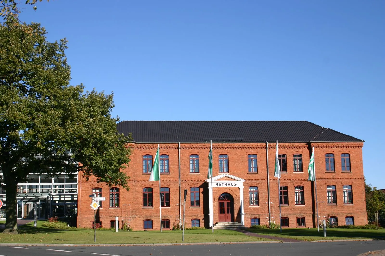 Photo showing: Rathaus Osterholz-Scharmbeck, OT Scharmbeck; Blick Richtung Norden