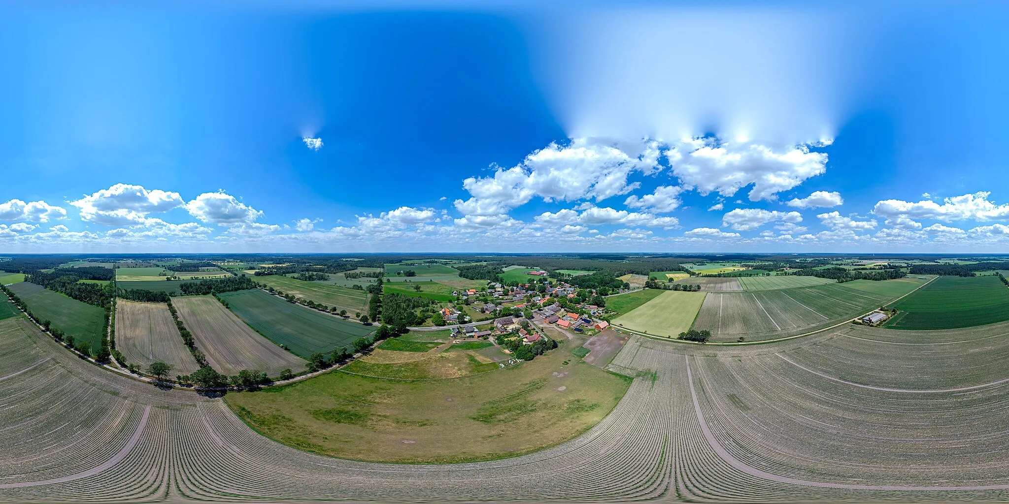 Photo showing: 360°-Kugelpanorama der Gemarkung Dünsche (Bildmitte/Start = Nordwesten). Dünsche ist ein Ortsteil der Gemeinde Trebel im Landkreis Lüchow-Dannenberg.