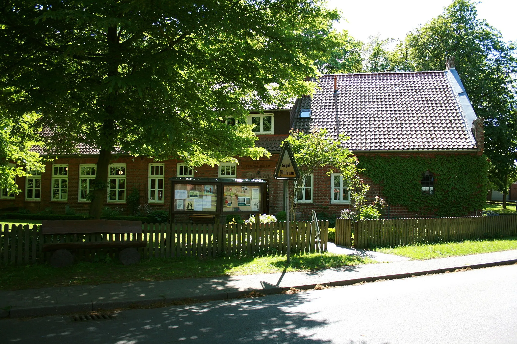 Photo showing: Pult- und Federkiel-Museum in Schneverdingen-Insel, Reinsehlener Weg 2