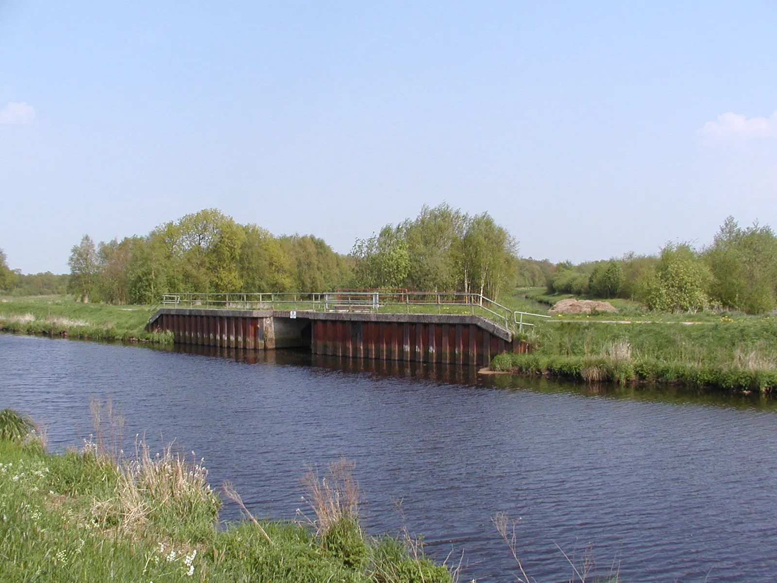 Photo showing: Das Sperrwerk am Ende des Randkanals zum Hadelner Kanal