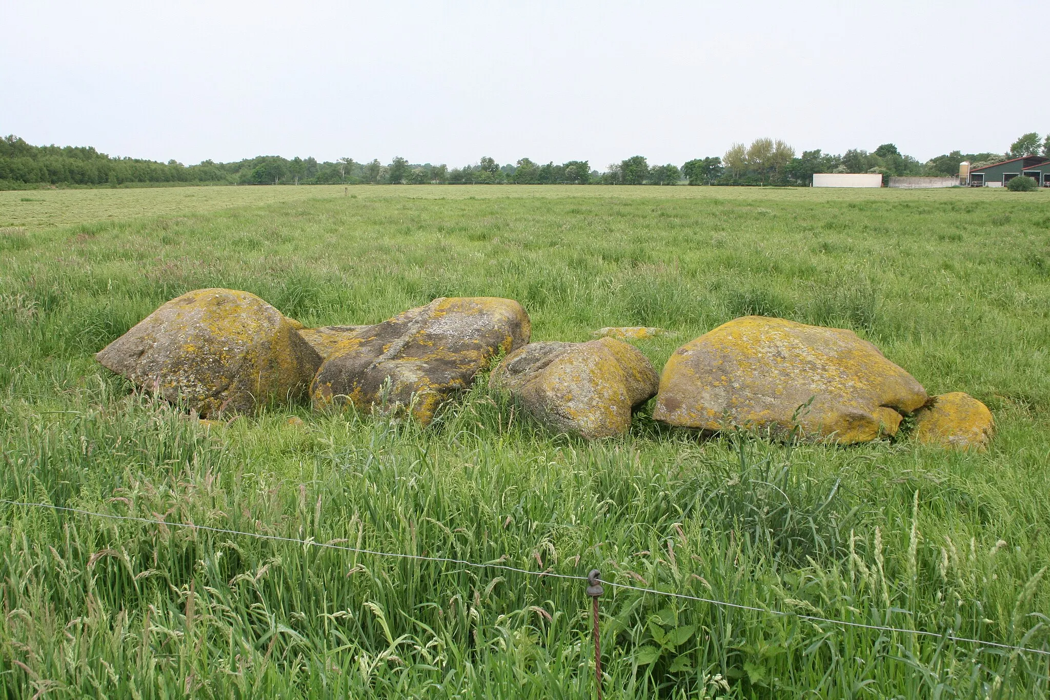 Photo showing: Megalithic tomb Wanna 13