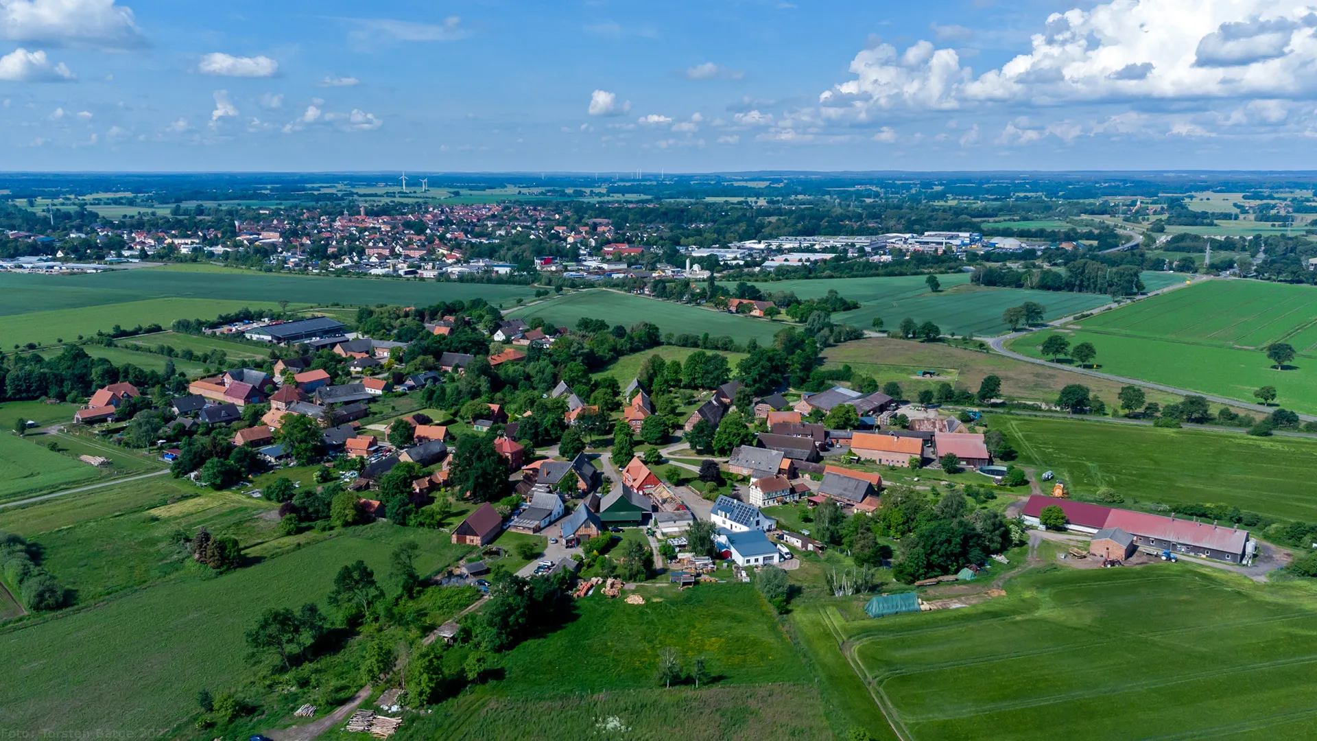 Photo showing: Luftbild von Tarmitz, einem Ortsteil der Stadt Lüchow (Wendland) im Landkreis Lüchow-Dannenberg.