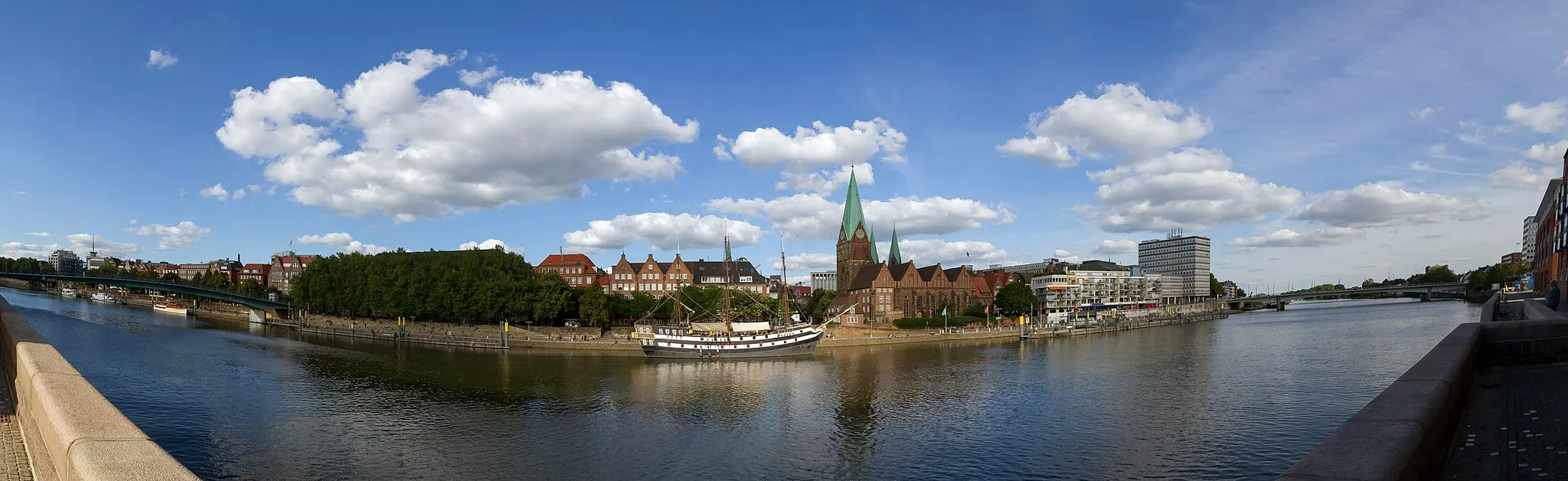 Photo showing: Bremen Panorama (Blick vom Teerhof auf die Schlachte)

The production, editing or release of this file was supported by the Community-Budget of Wikimedia Deutschland.
To see other files made with the support of Wikimedia Deutschland, please see the category Supported by Wikimedia Deutschland.
العربية ∙ বাংলা ∙ Deutsch ∙ English ∙ Esperanto ∙ français ∙ magyar ∙ Bahasa Indonesia ∙ italiano ∙ 日本語 ∙ македонски ∙ മലയാളം ∙ Bahasa Melayu ∙ Nederlands ∙ português ∙ русский ∙ svenska ∙ українська ∙ +/−