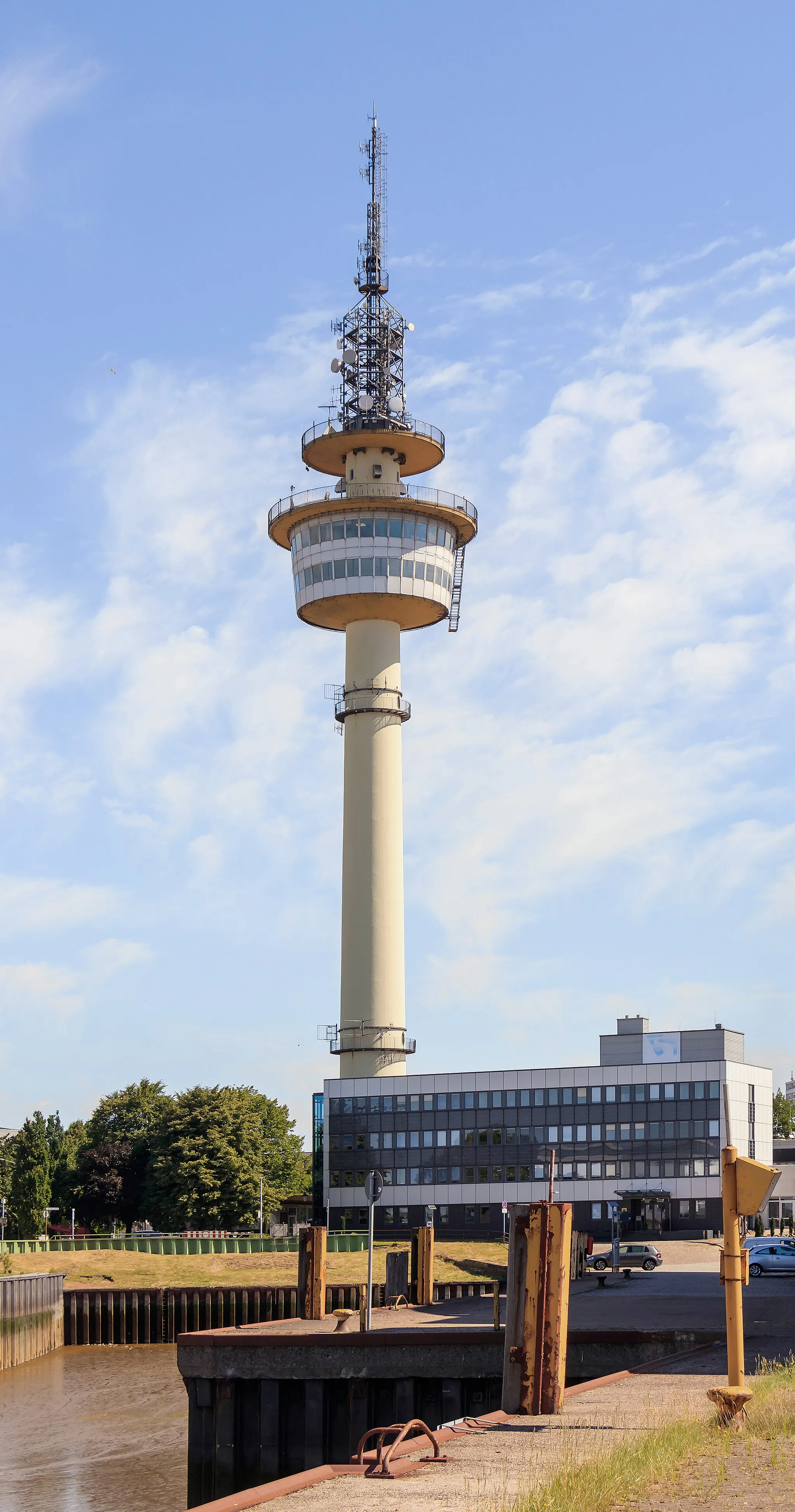 Photo showing: Radar Tower, Bremerhaven, Germany, view from northwest.