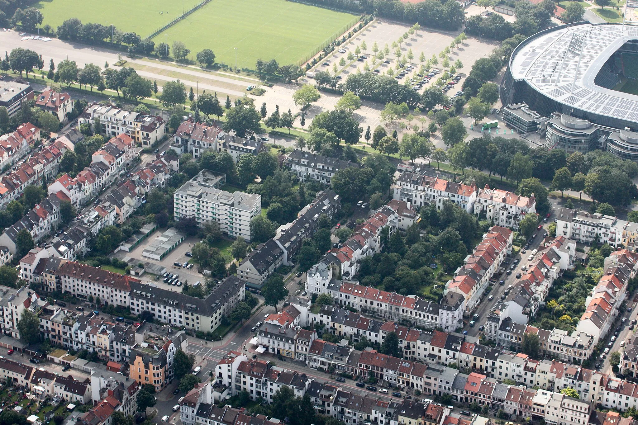 Photo showing: Lufbilder Bremen: Steintor, Weserstadion, Fesenfeld, Altstadt, Hohentor (identische Bildbeschreibung für File:2012-08-08-fotoflug-bremen zweiter flug 0618.JPG bis File:2012-08-08-fotoflug-bremen zweiter flug 0749.JPG; alle mit GPS-Koordinaten