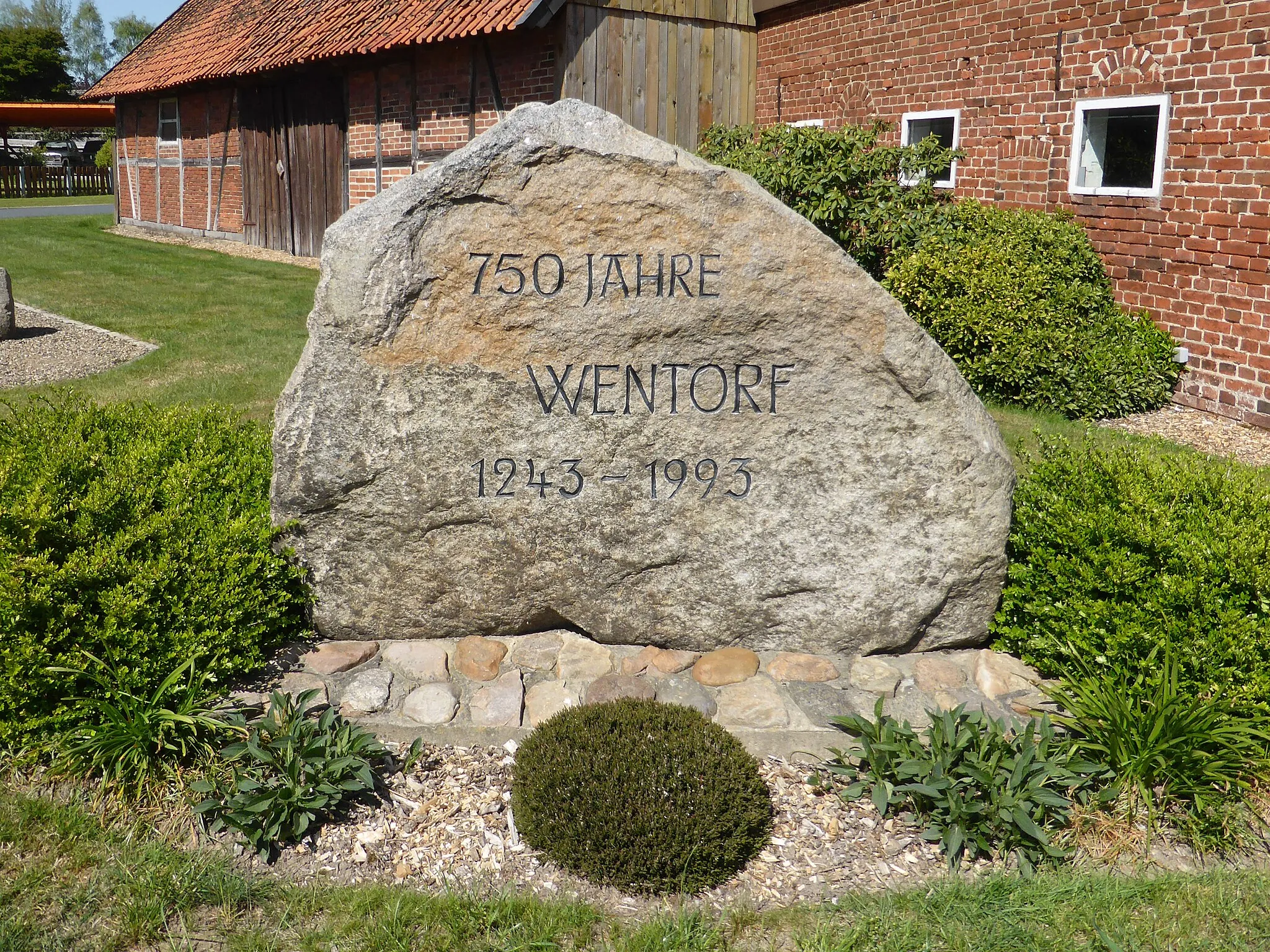 Photo showing: Gedenkstein an das Ortsjubiläum in Wentorf.