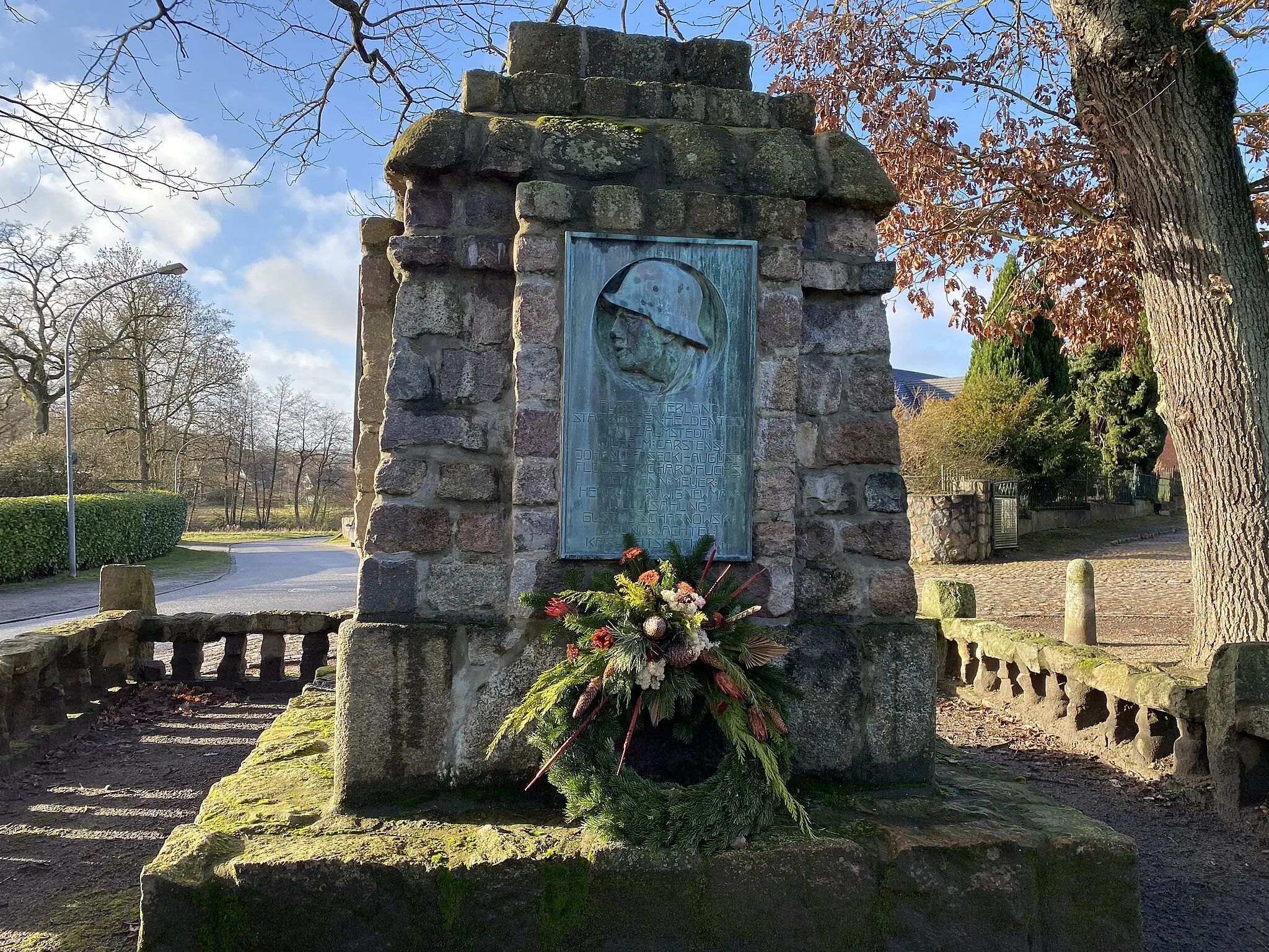 Photo showing: Kriegerdenkmal Emmelndorf, Bahnhofstraße