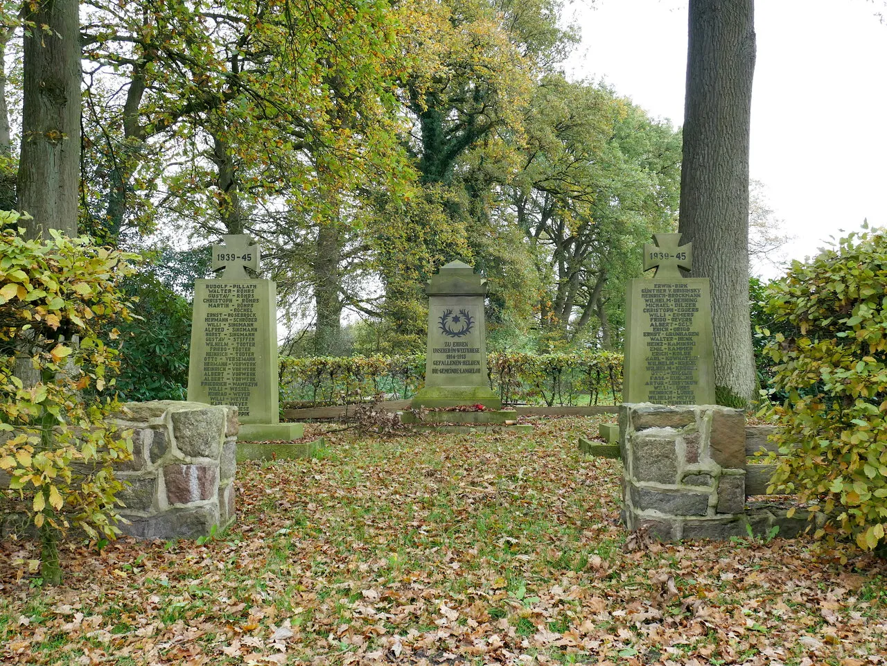 Photo showing: War memorial in Langeloh, Schneverdingen
