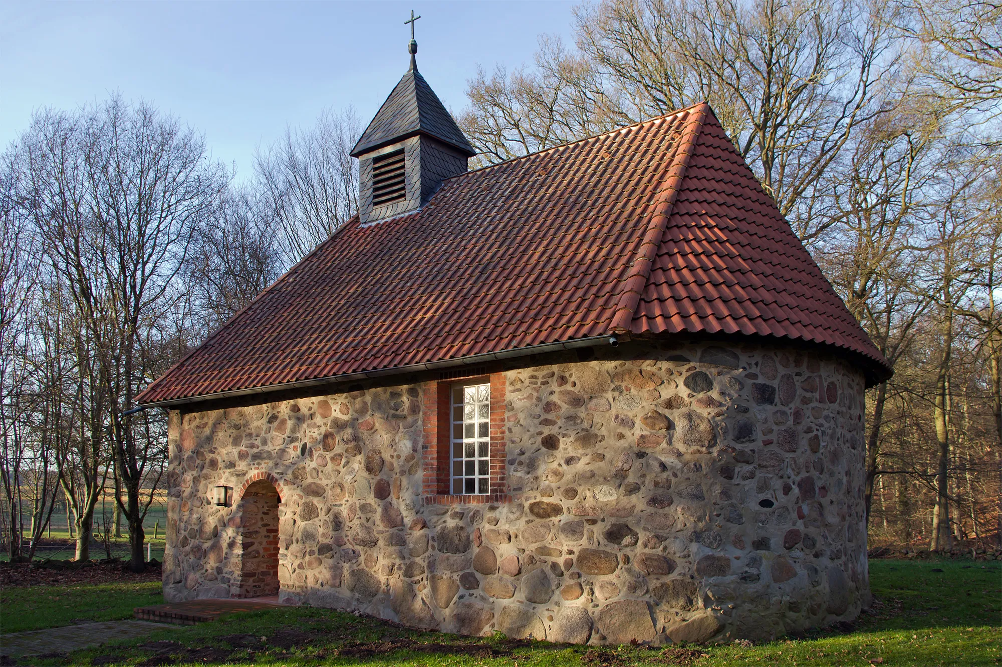 Photo showing: Chapel of the village Müssingen (district Uelzen, northern Germany).