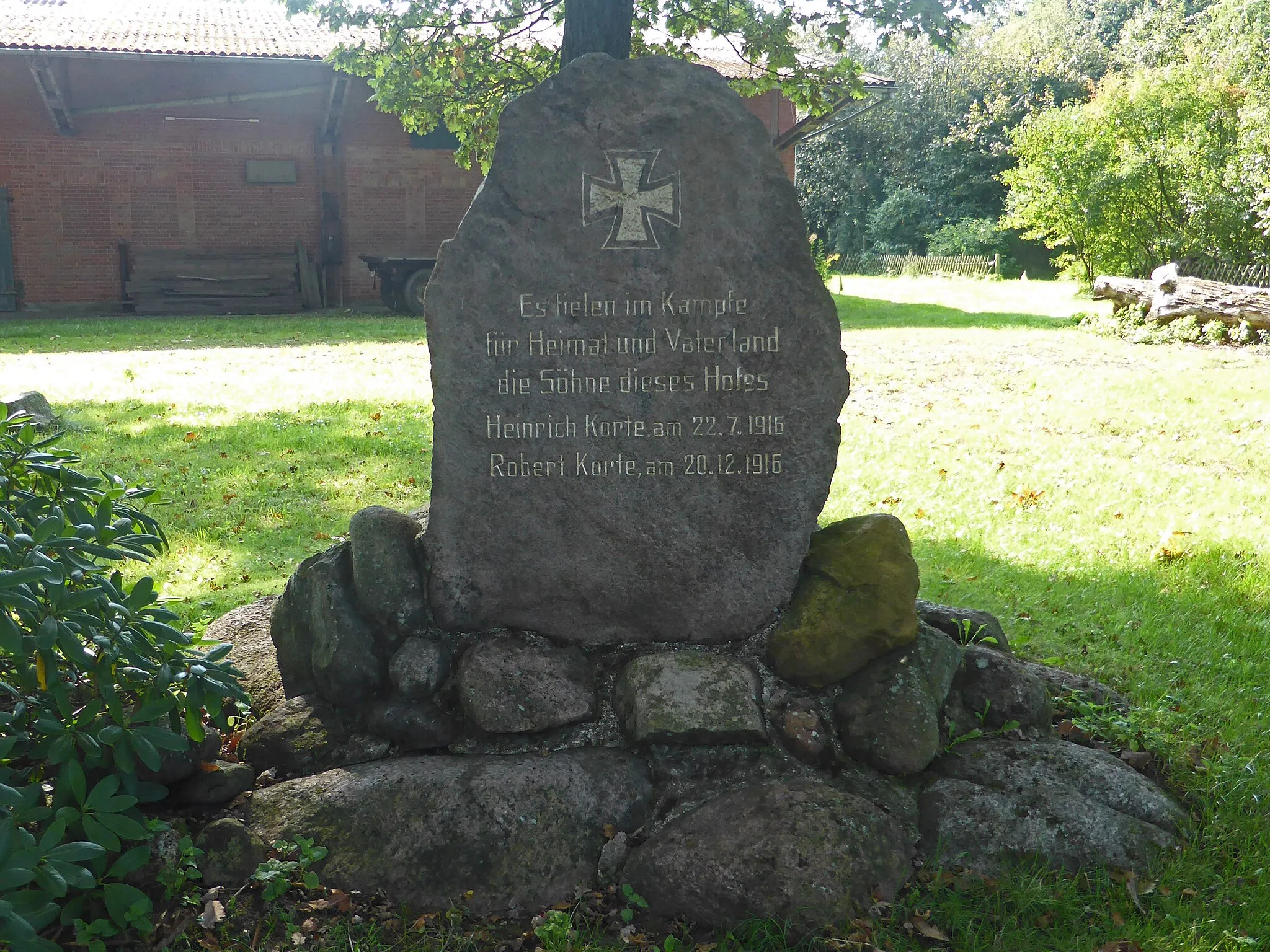 Photo showing: Kriegerdenkmal des Hofes Korte in Behren.