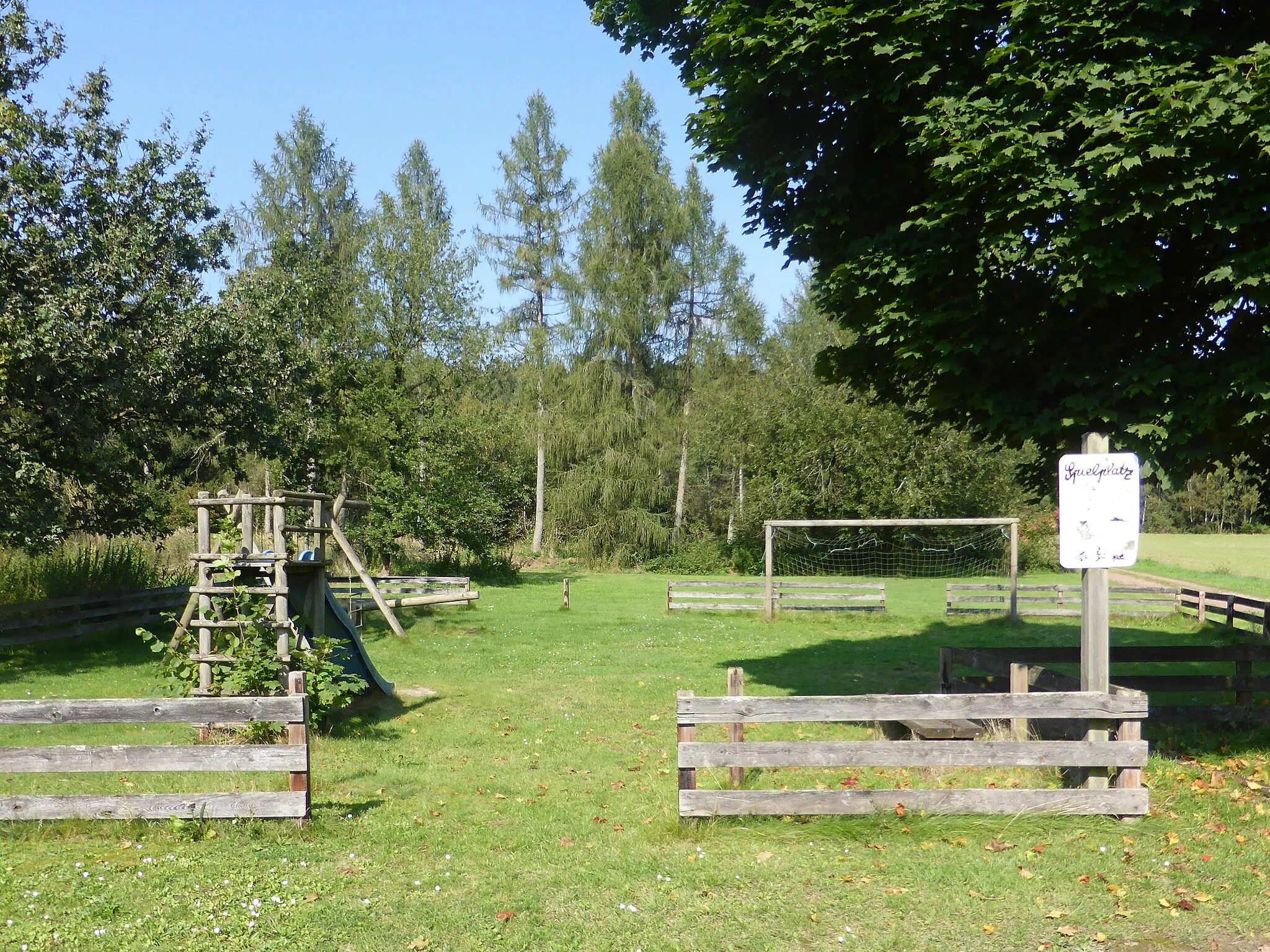 Photo showing: Spielplatz in Behren.