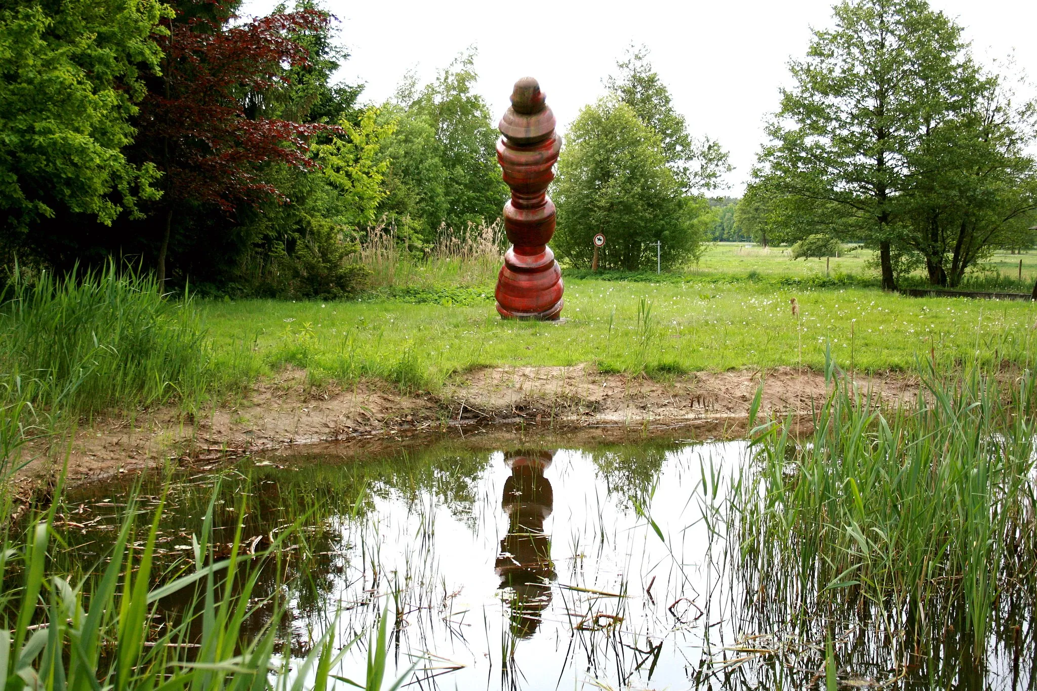 Photo showing: „Holzkristall“, Skulptur von Tony Cragg im Projekt Kunst-Landschaft des Kunstvereins Springhornhof in Neuenkirchen (Lüneburger Heide)