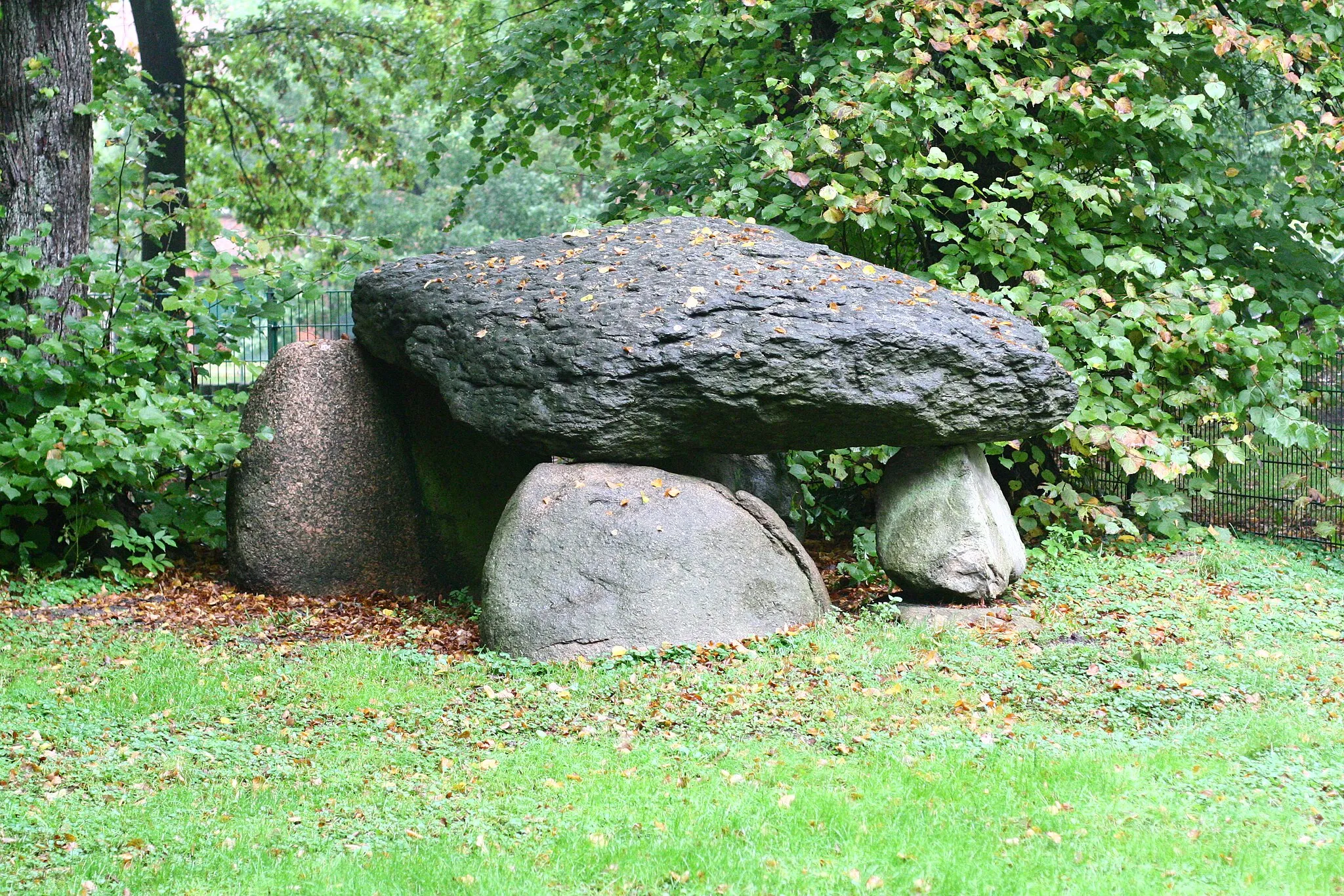 Photo showing: Megalithic tomb Lehnstedt 1