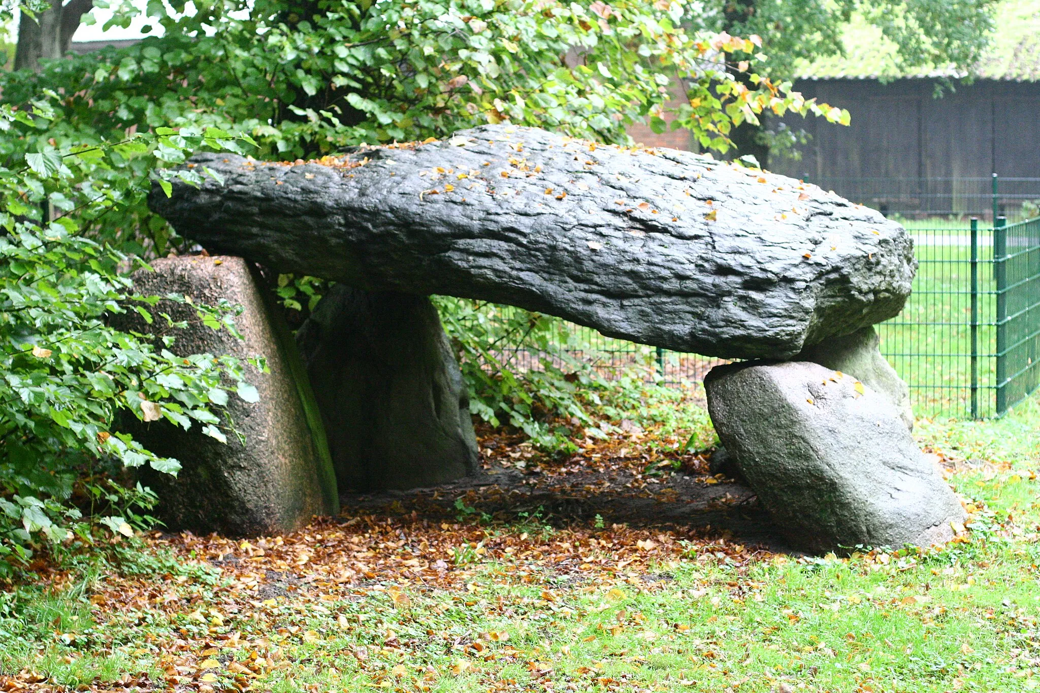 Photo showing: Megalithic tomb Lehnstedt 1