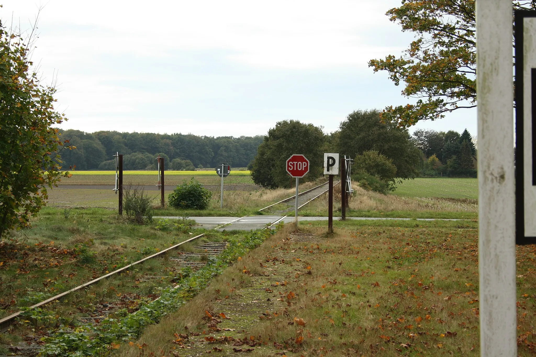 Photo showing: Bahnübergang am Haltepunkt Hepstedt.