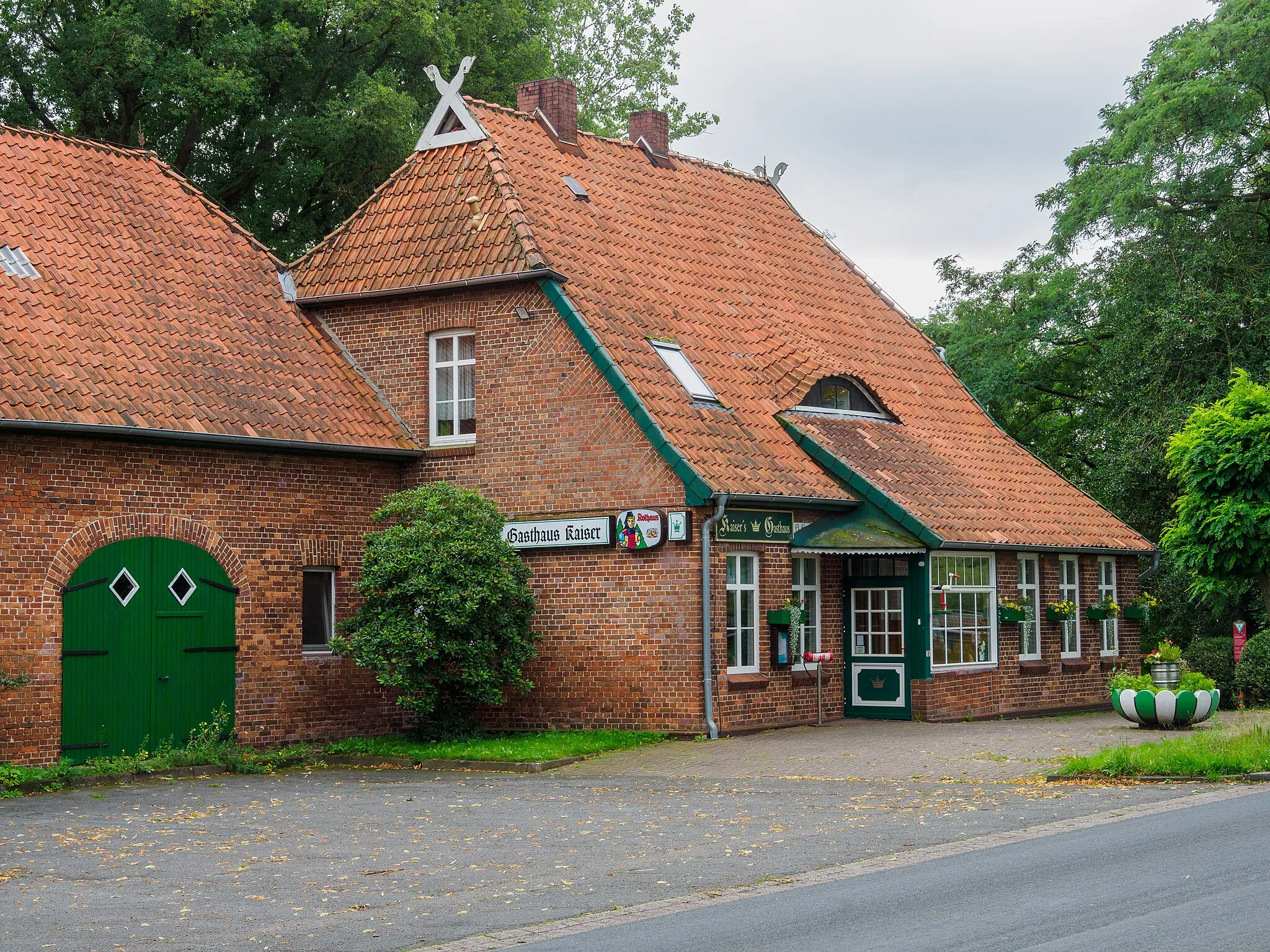 Photo showing: Gasthaus Kaiser in Hellwege