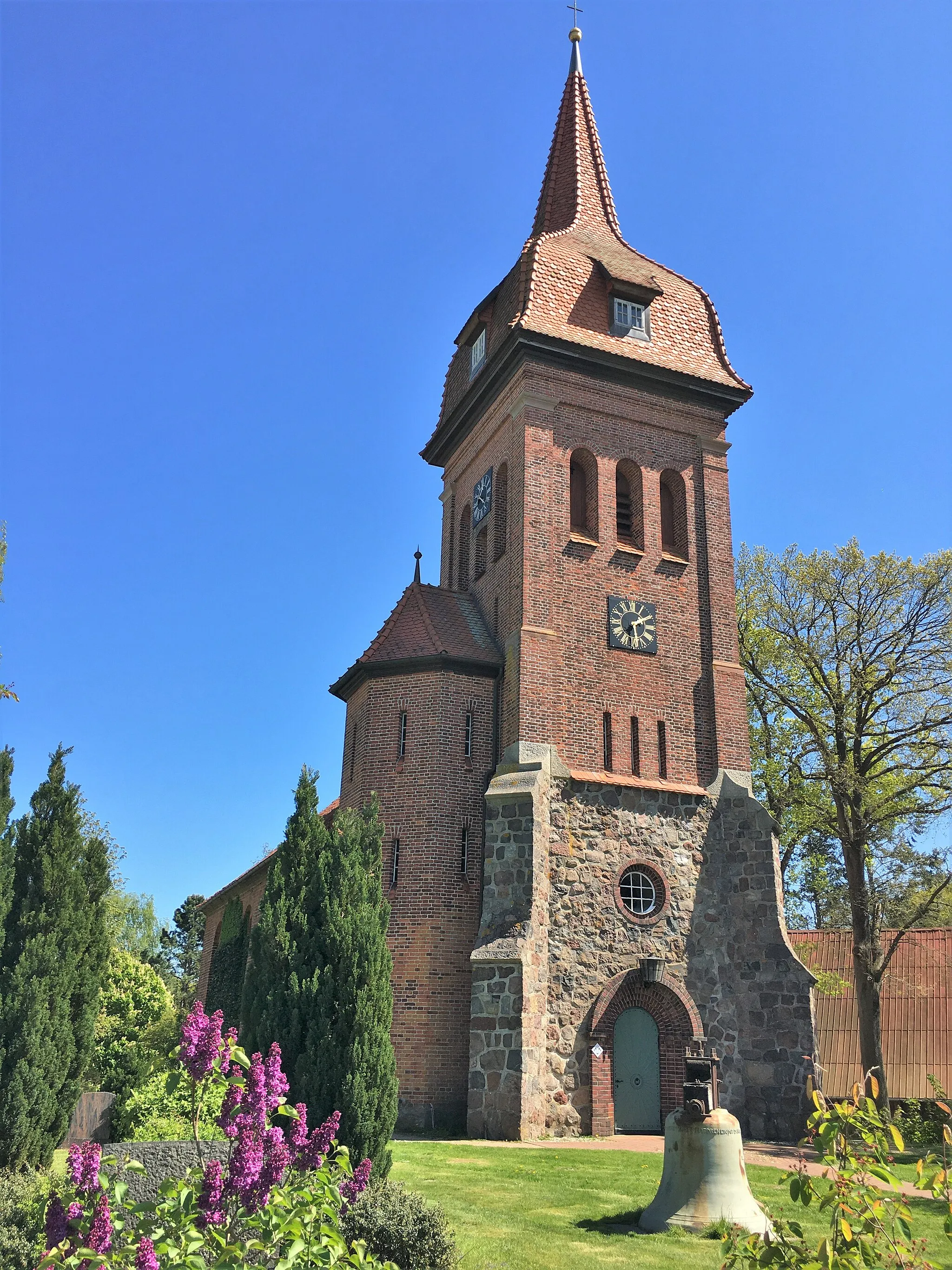Photo showing: The church of Natendorf is a brick church with fieldstone elements in the district of Uelzen, Lower Saxony.