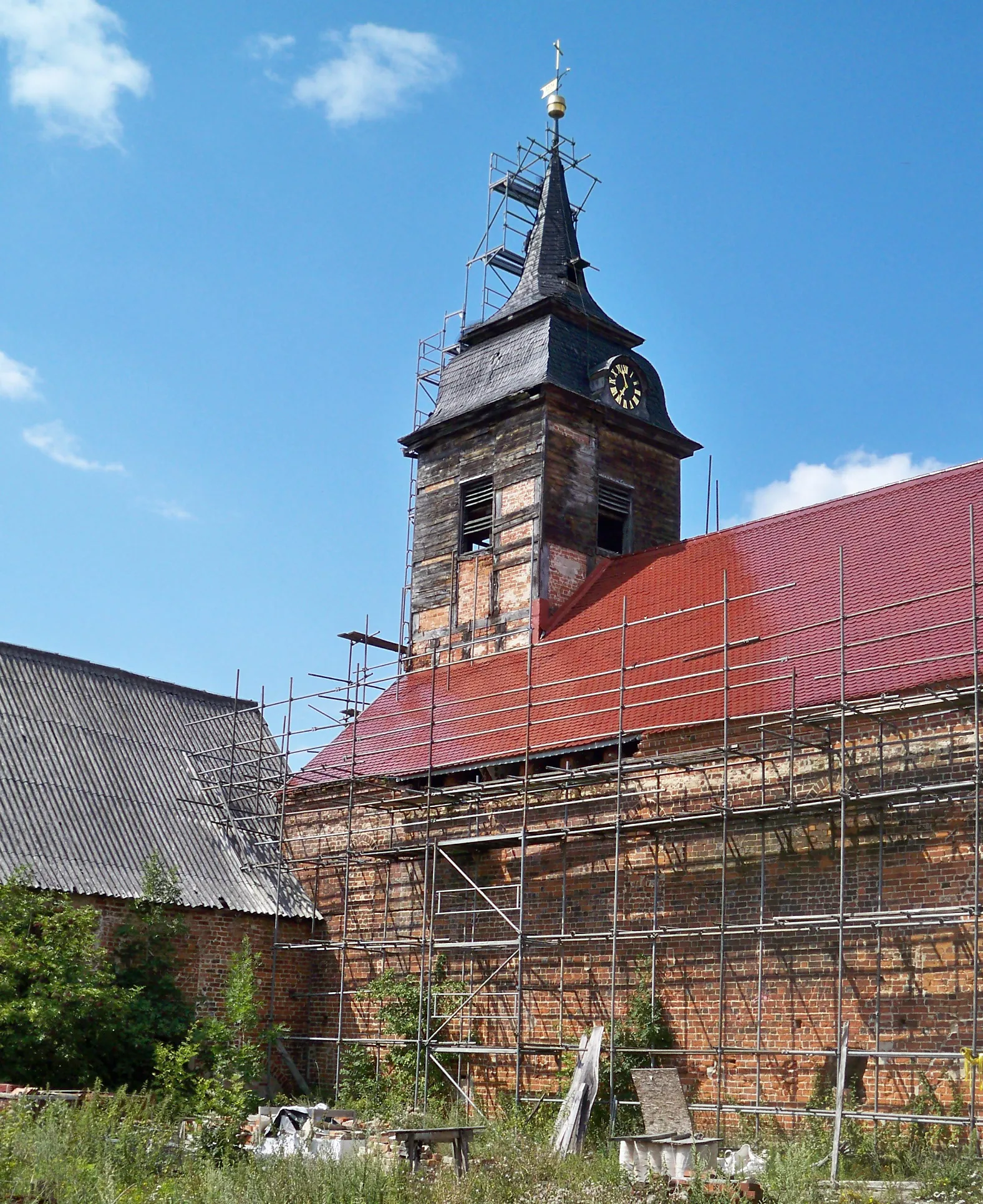 Photo showing: Kloster Dambeck, Saxony-Anhalt, church of former monastery, with new roof