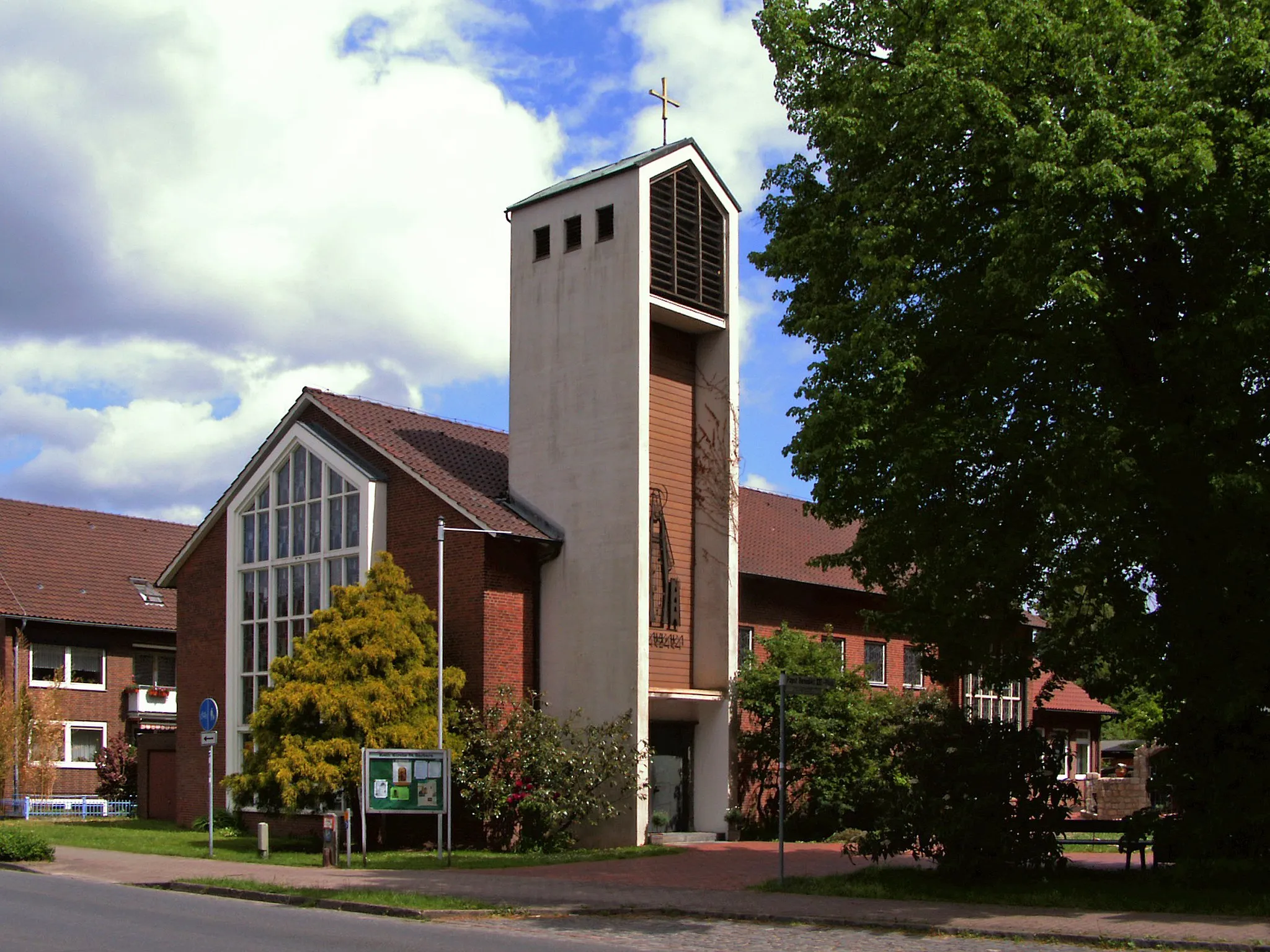 Photo showing: Katholische Kirche St. Barbara in Wathlingen, Landkreis Celle.