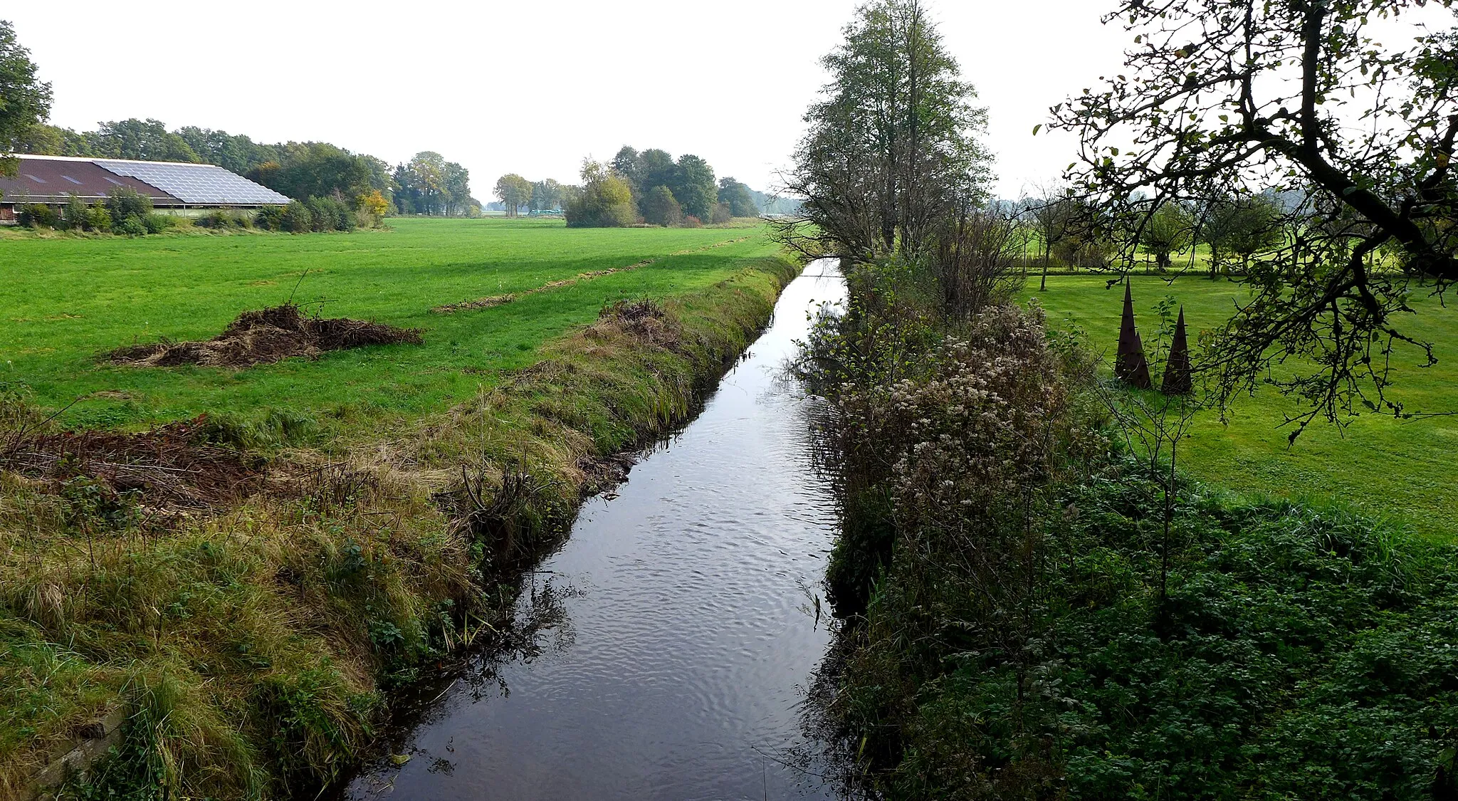 Photo showing: Abzugsgraben Ostervesede-Westervesede in Westervesede bei Scheeßel. Aufnahmedatum 2016-10.