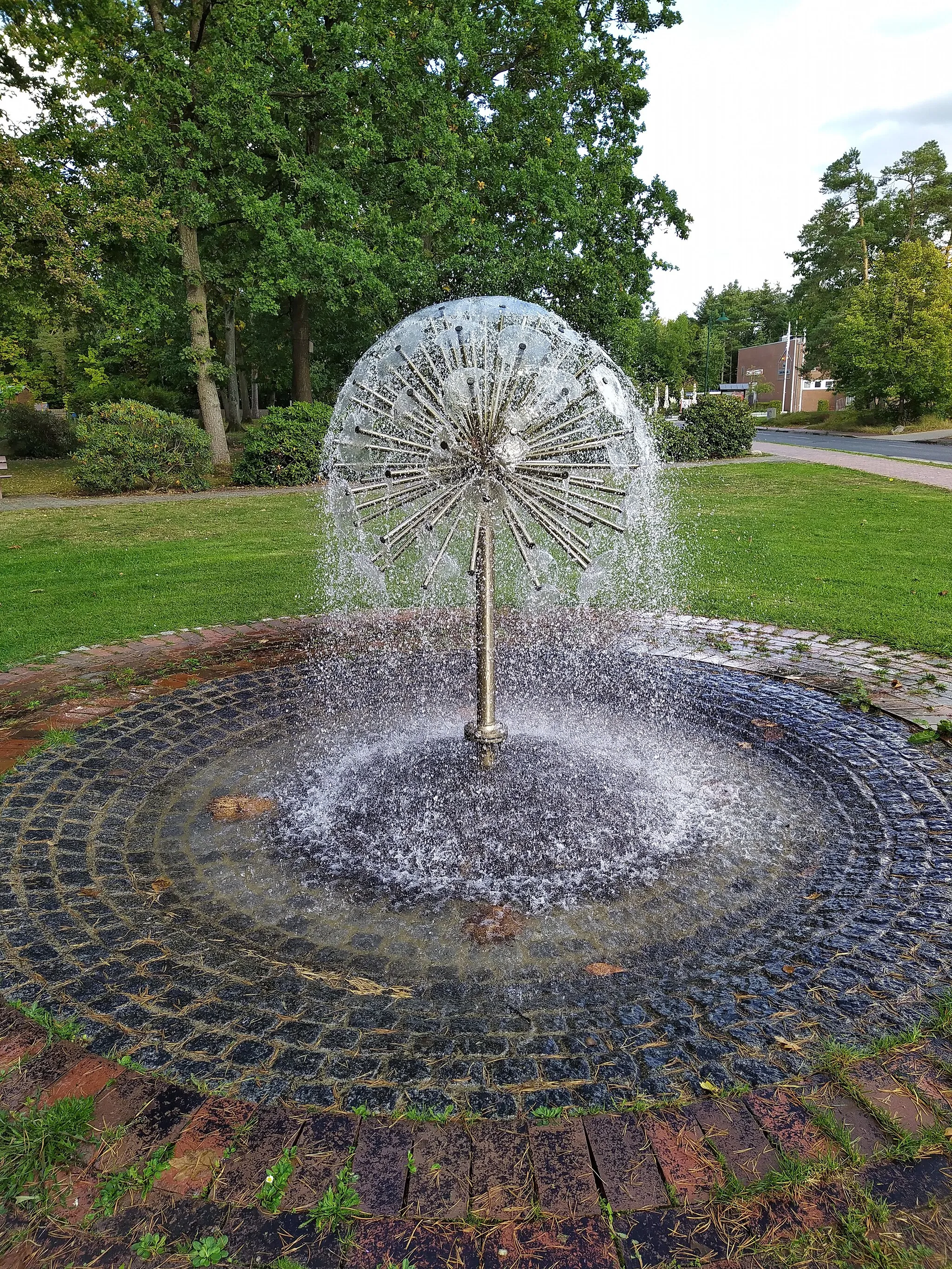 Photo showing: Brunnen im Yerville-Park Faßberg