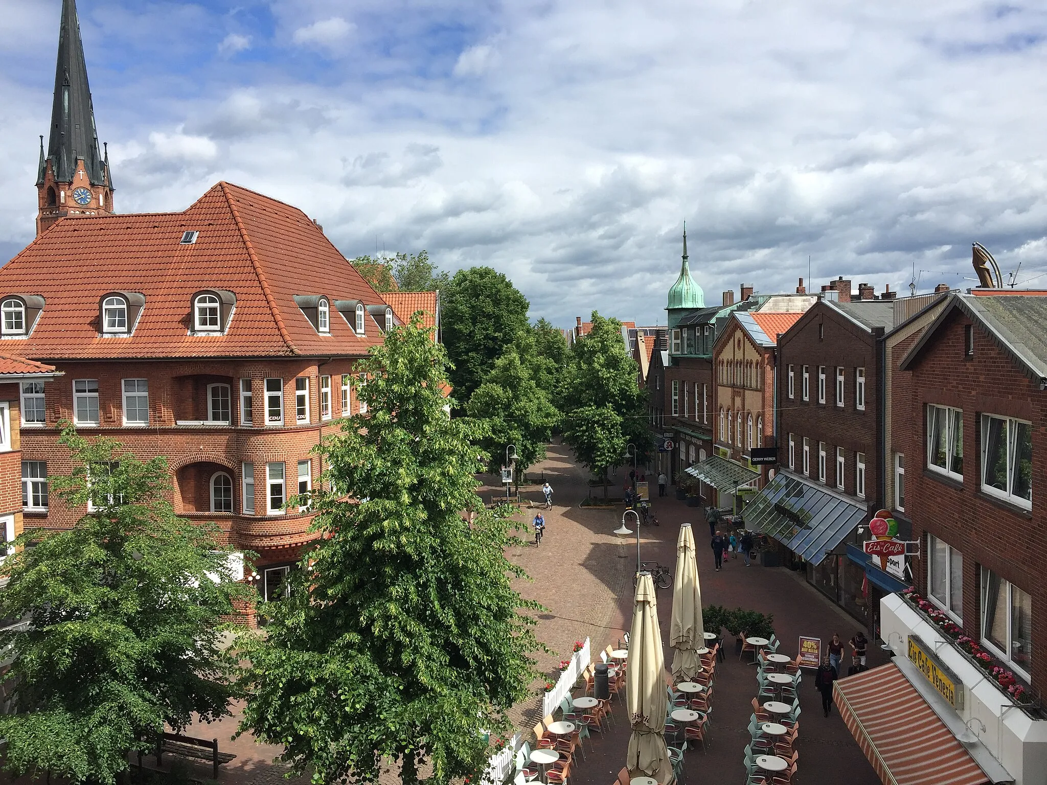 Photo showing: View of the Rathausstraße in Winsen Luhe on 8 June 2019. Photographed from the third floor of the fashion house Düsenberg & Harms