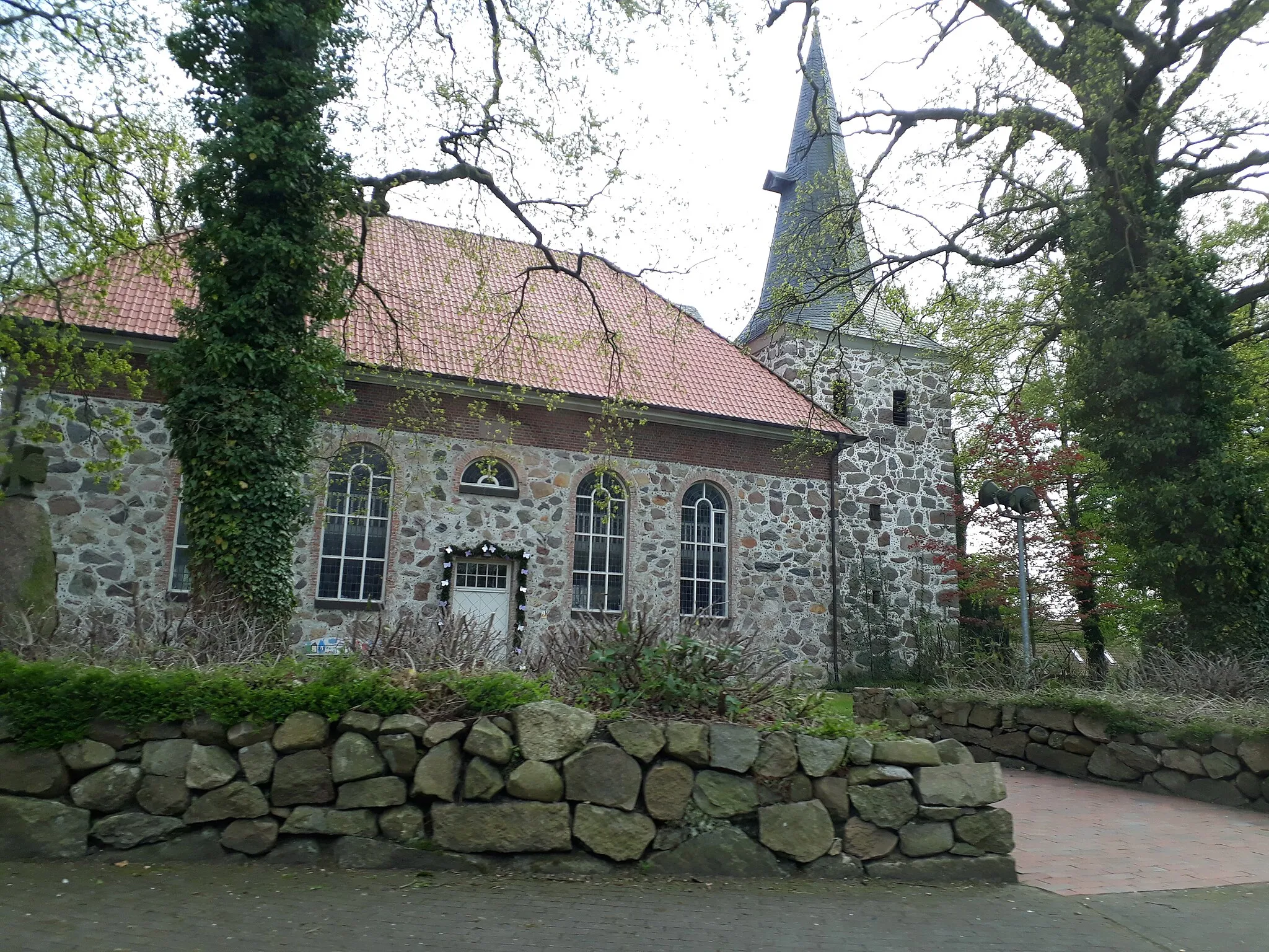 Photo showing: St.-Petri-Kirche in Mulsum, Gemeinde Kutenholz, Landkreis Stade in Niedersachsen.