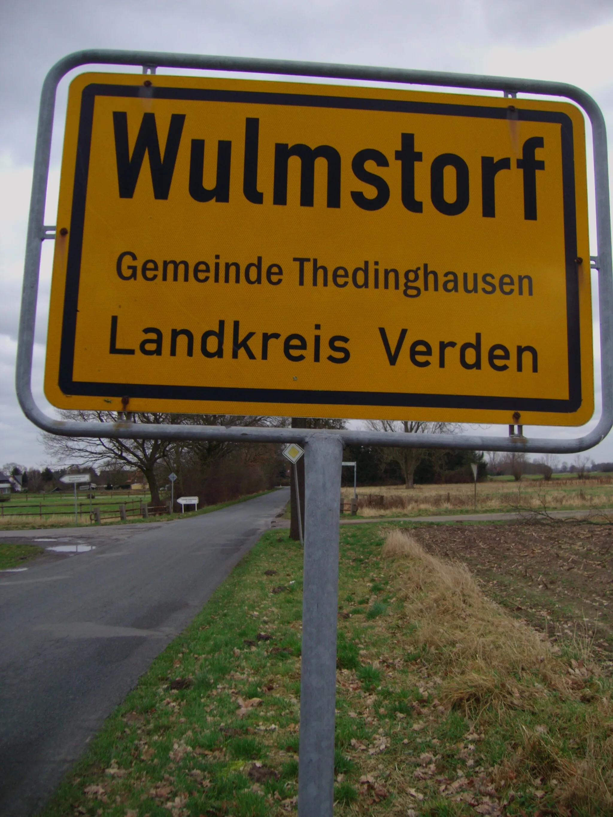 Photo showing: Wulmstorf, Eingang Landwehrstr. im Herbst