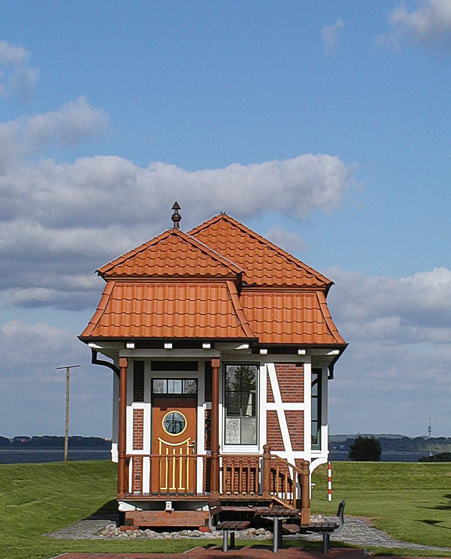 Photo showing: Das kleine Hafenmeister Gebäude im Jachthafen