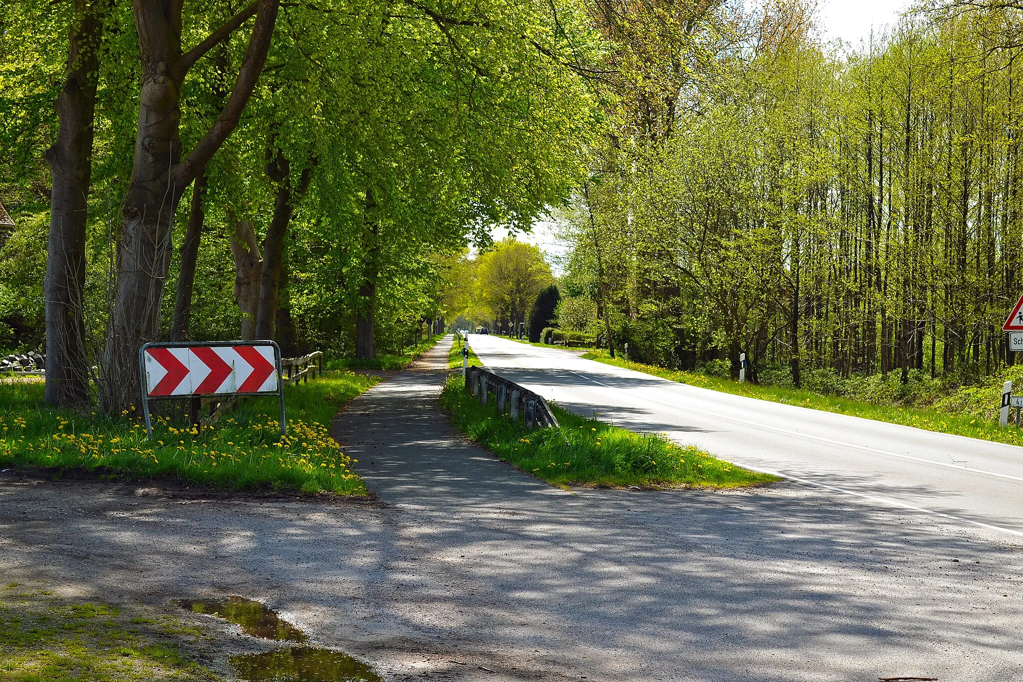 Photo showing: Image of the K102 in Spreckens, Bremervörde, Niedersachsen. Taken in south view.