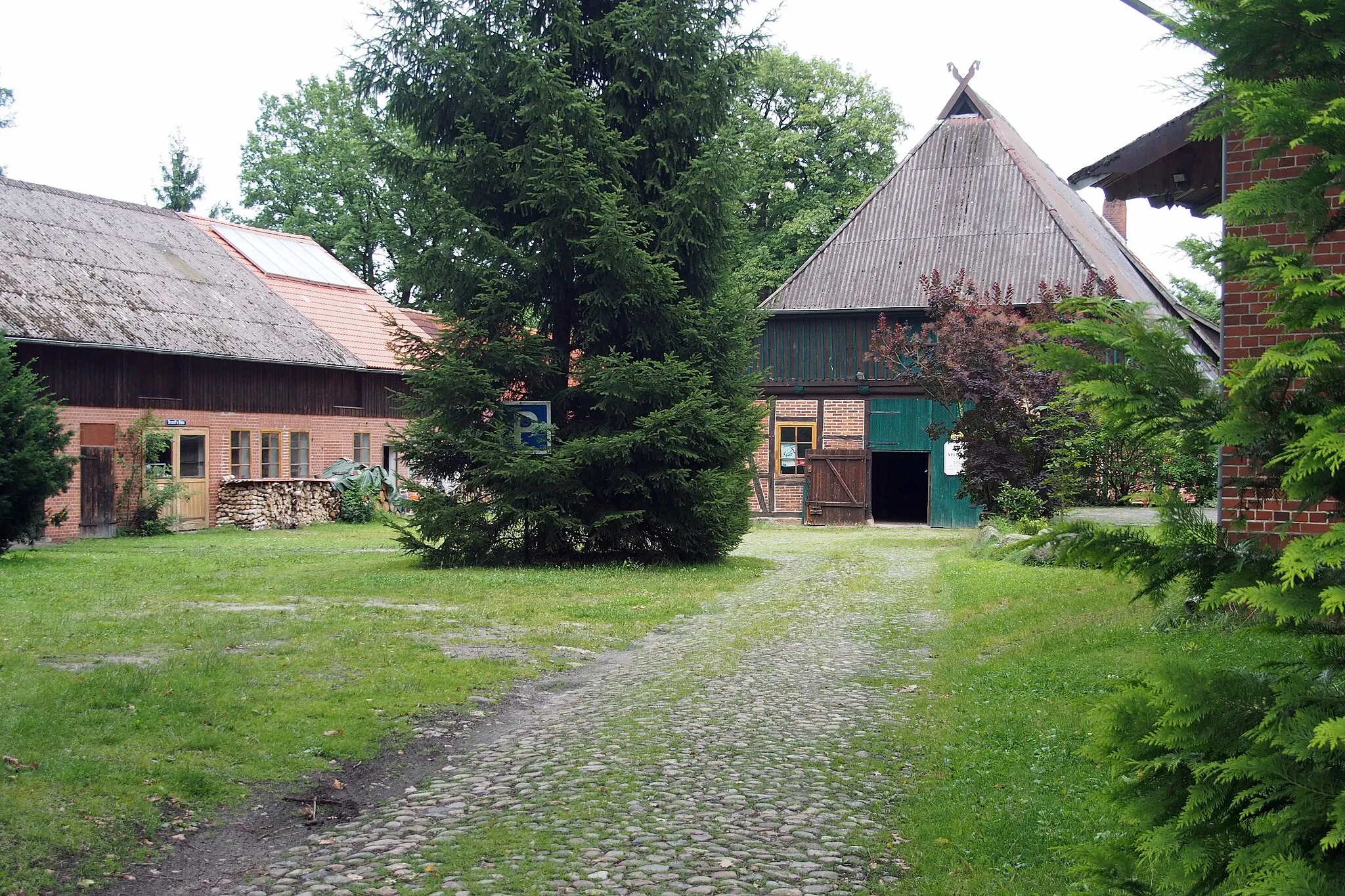 Photo showing: Denkmalgeschützter Bauernhof in Belsen (Bergen), Landkreis Celle