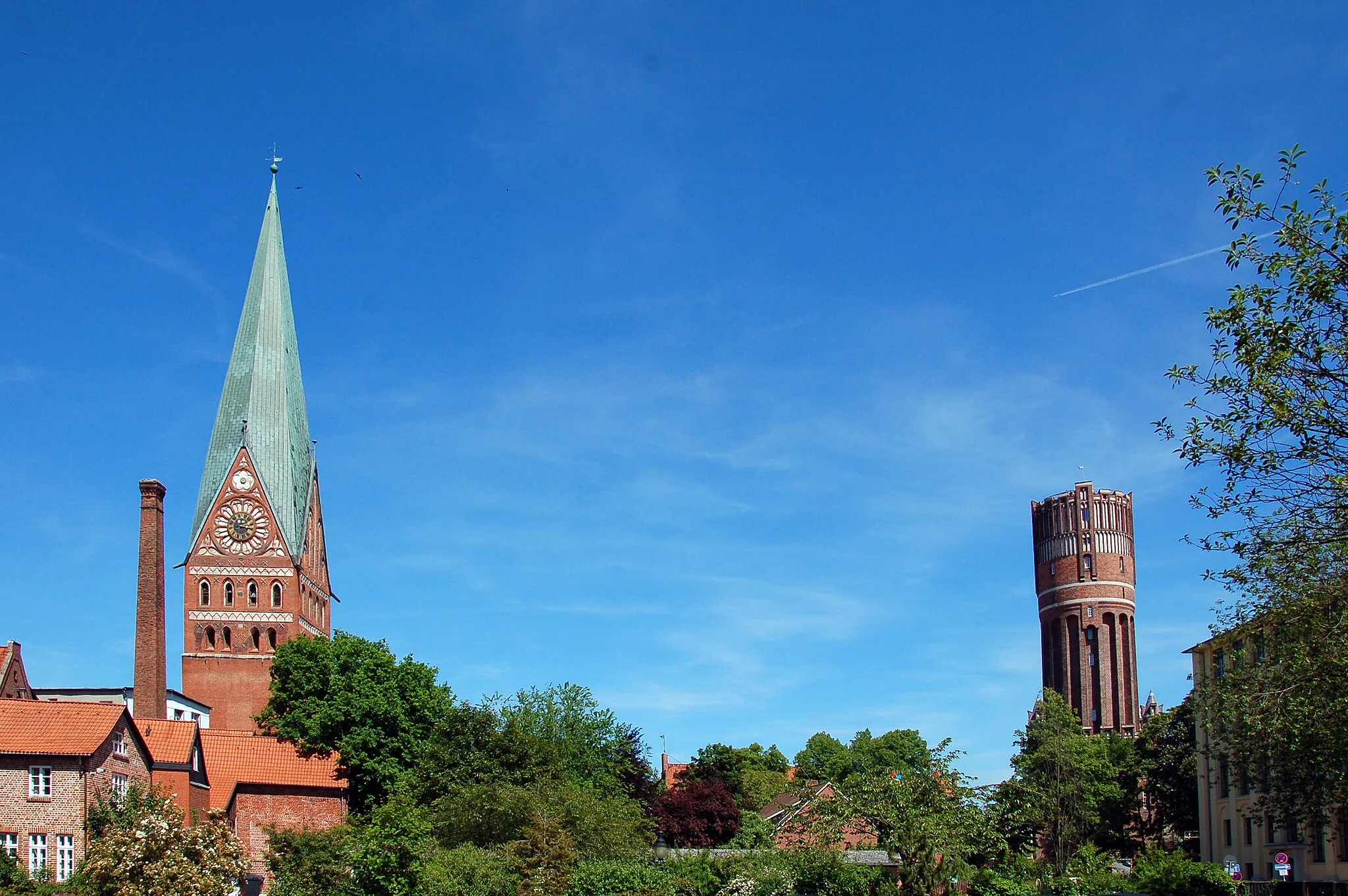 Photo showing: Lüneburg, Turm von St. Johannis und Wasserturm