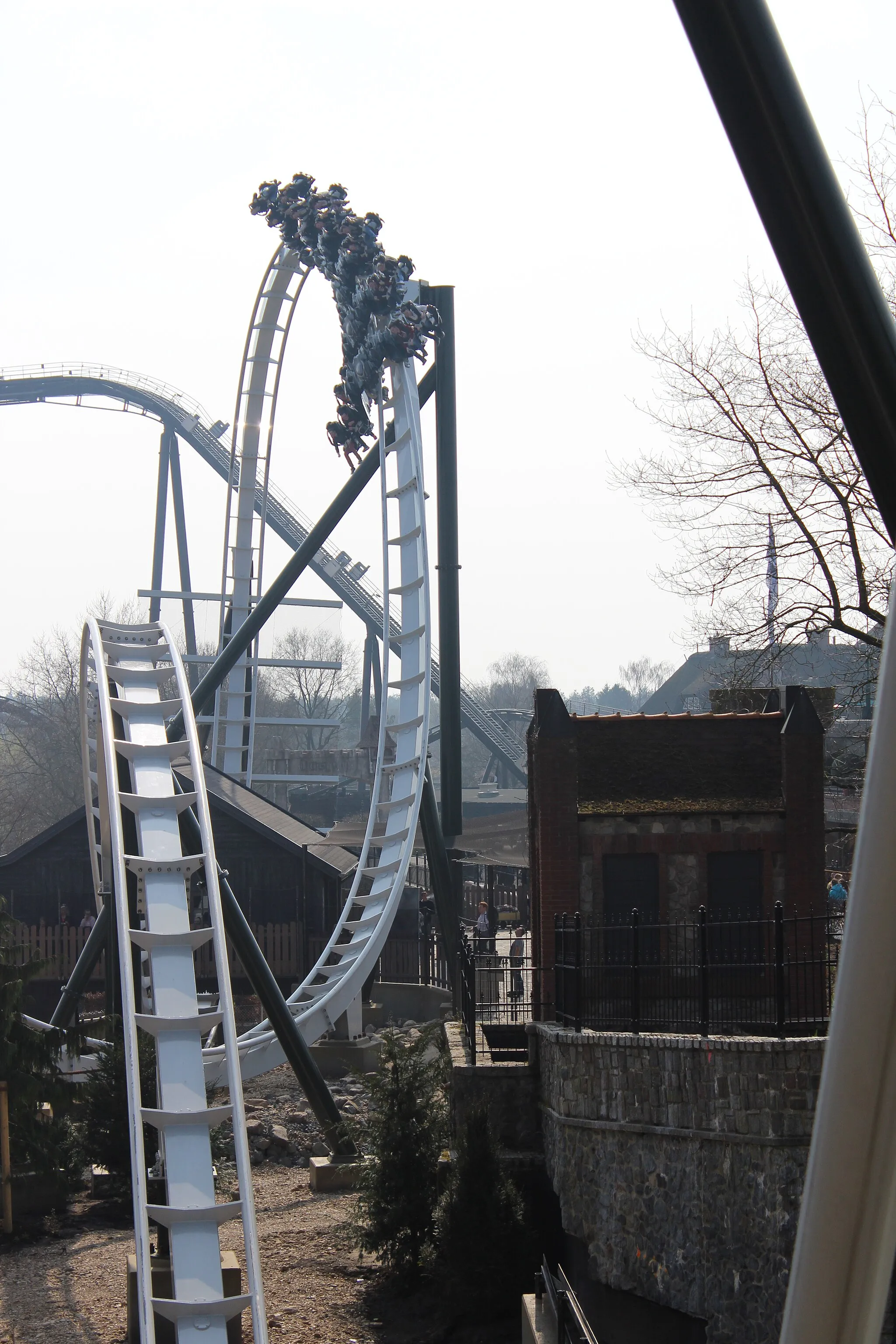 Photo showing: A train of this coaster just riding through the Immelmann inversion.