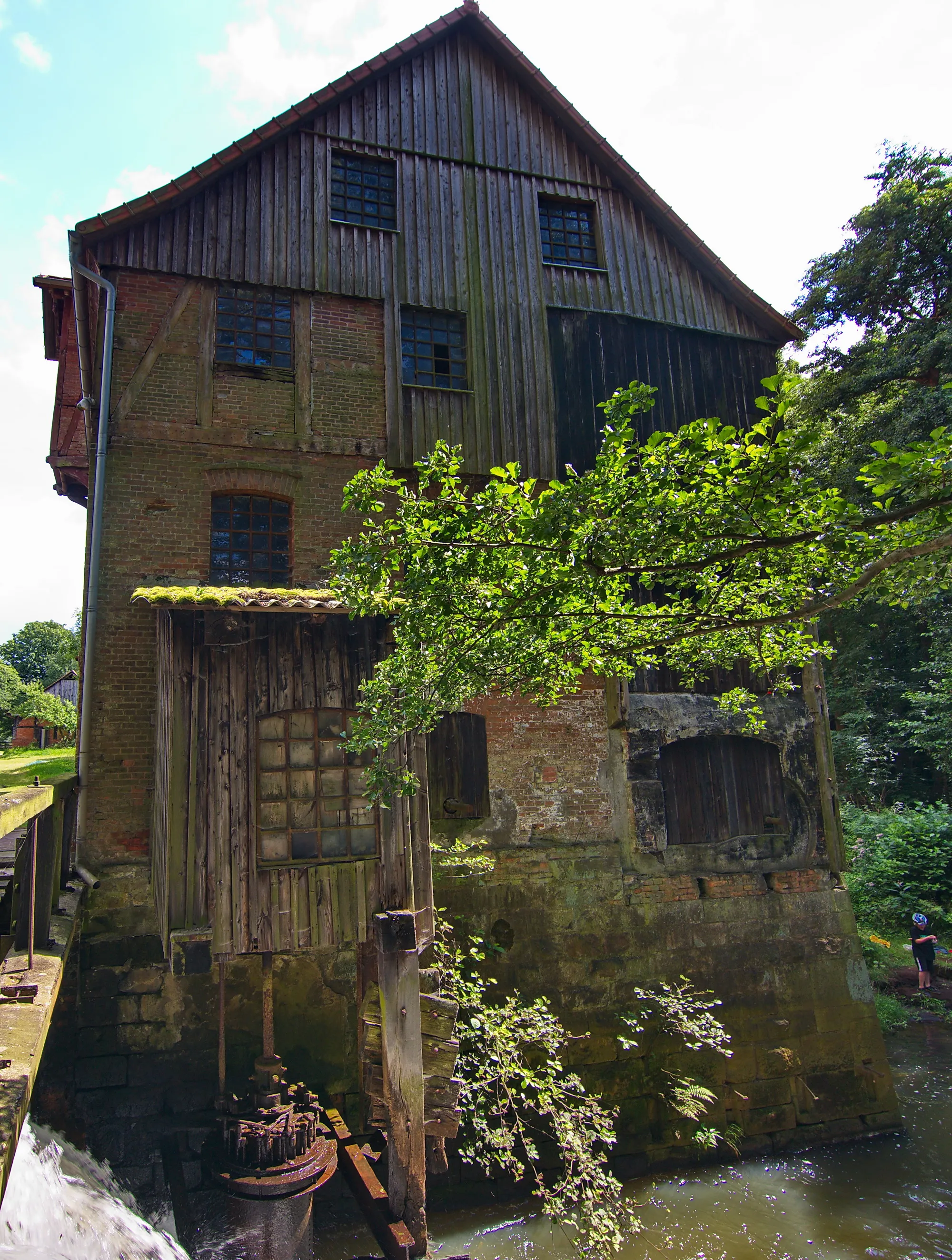 Photo showing: Die Eitzer Wassermühle findet im Jahr 1220 erste urkundliche Erwähnung. Der Gewerbebetrieb Eitzer Mühle bestand bis zum 30. Juni 1968.