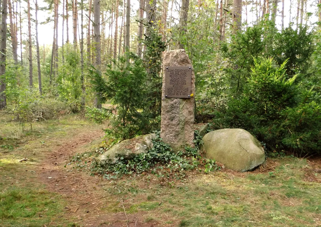 Photo showing: Gedenkstein für ein Massengrab am Schlachtfeld der Schlacht an der Göhrde