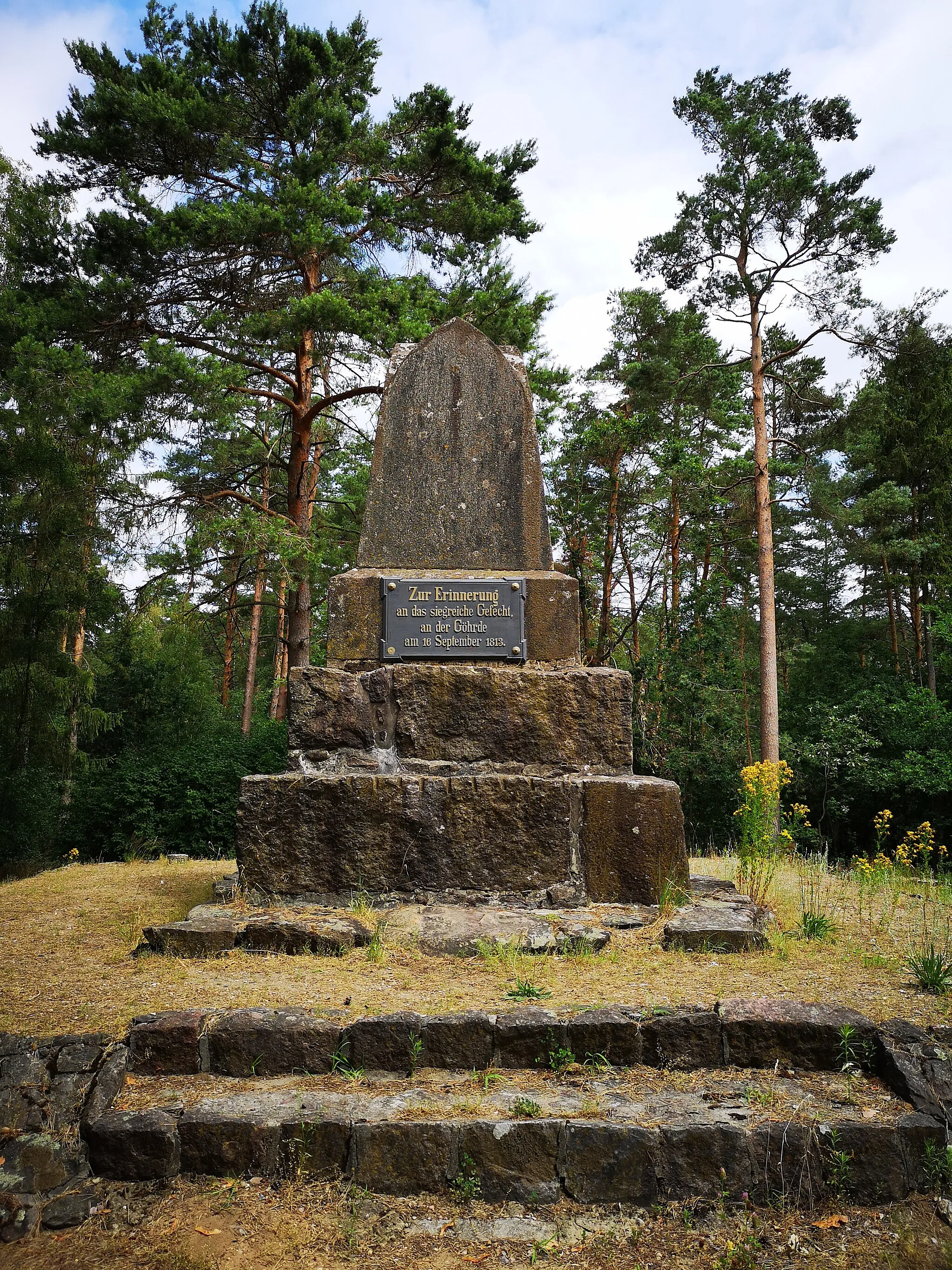 Photo showing: Göhrdeschlacht-Denkmal, etwas näher