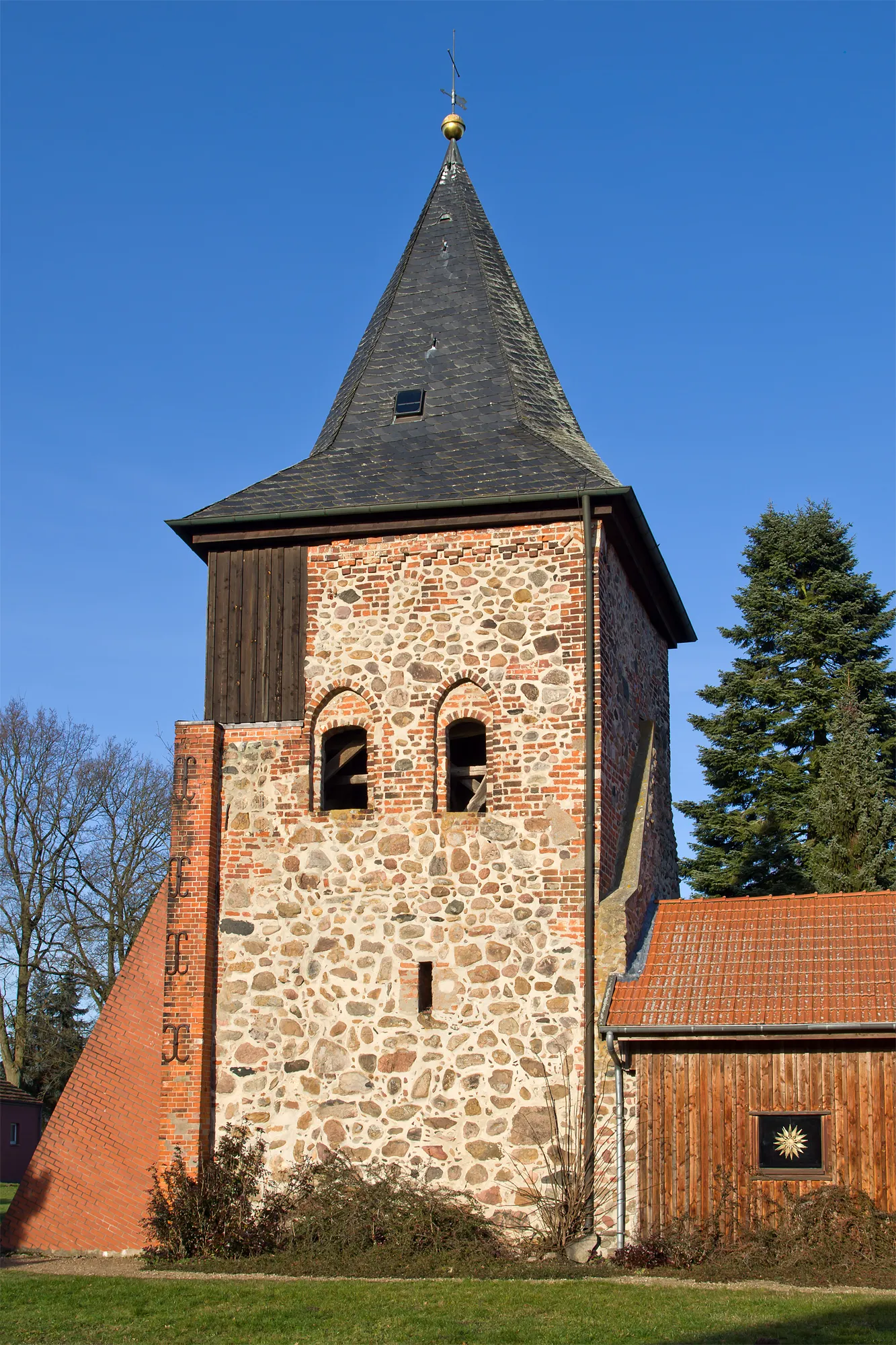 Photo showing: Church of the small village Bussau (district Lüchow-Dannenberg, northern Germany).