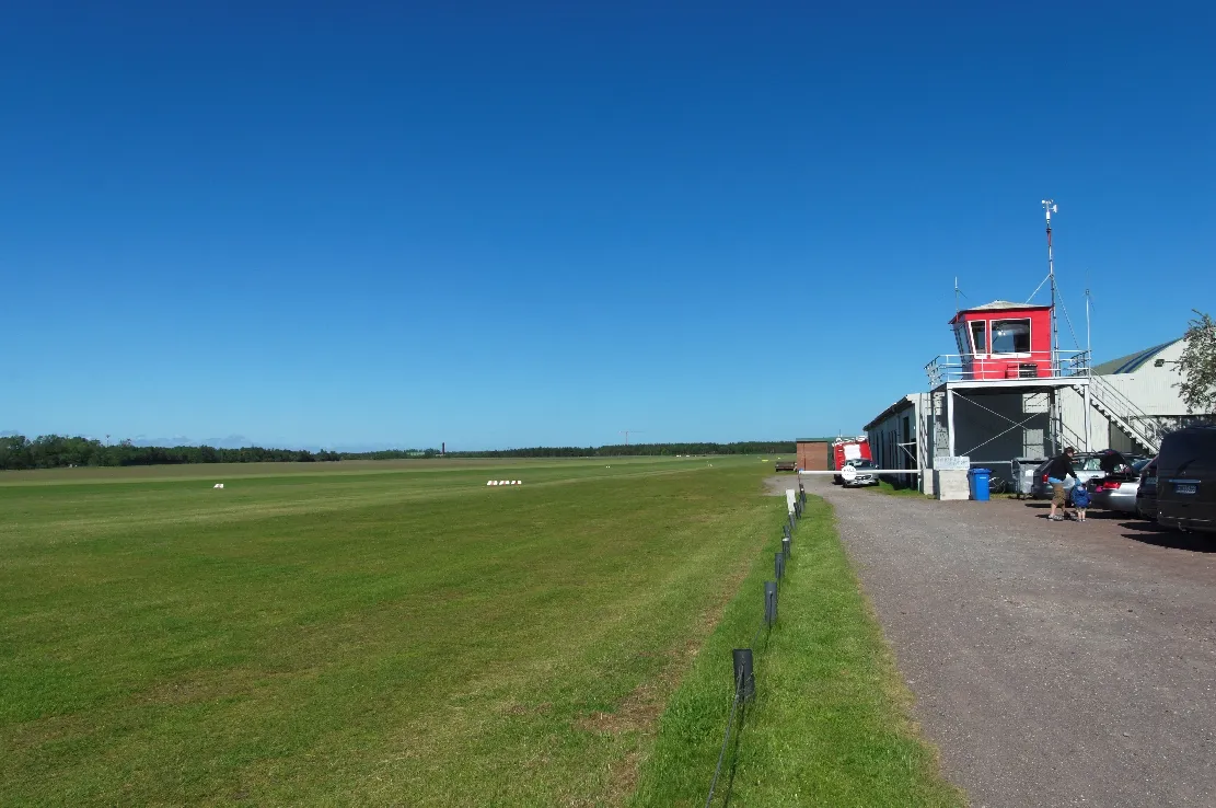 Photo showing: die neue Landebahn des Flugplatz Nordholz-Spieka