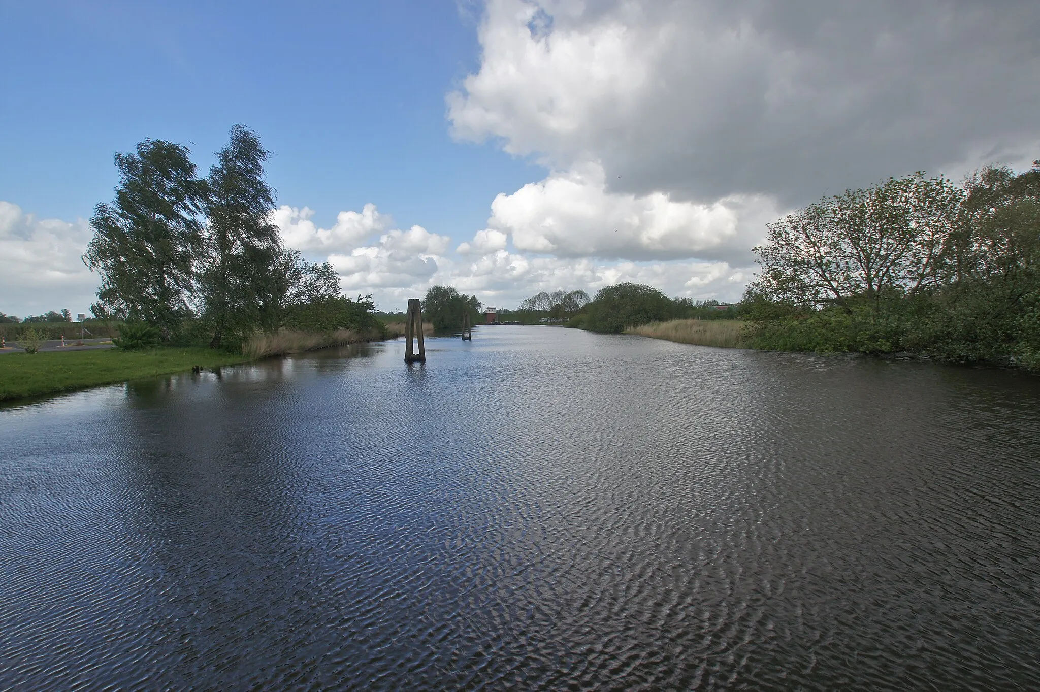 Photo showing: Borstel (Jork) (Neuenschleuse), Germany: Former river port outside the dike on theNeuenschleuser Wettern