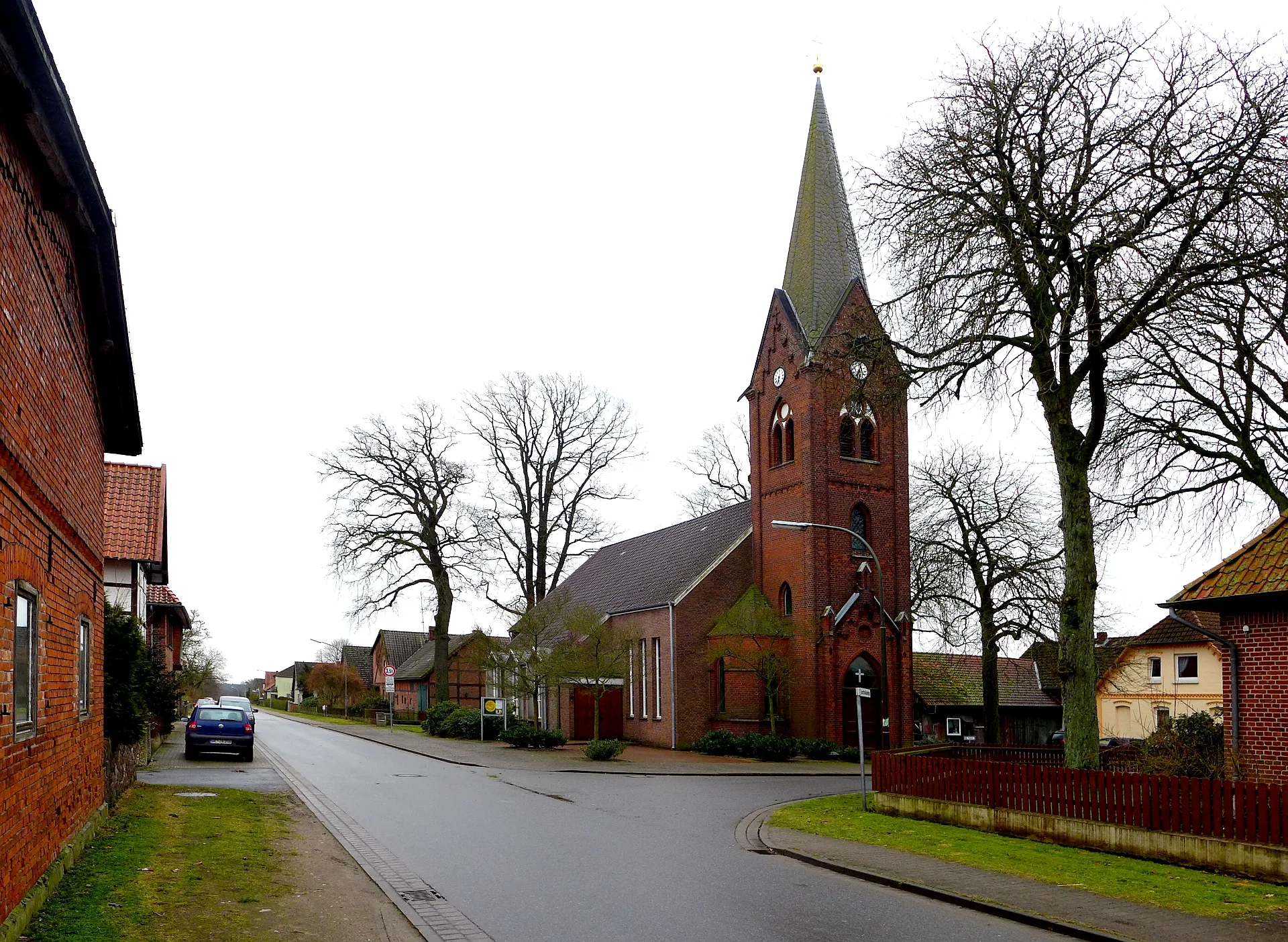 Photo showing: Kirche der Zionsgemeinde (SELK) in Klein Süsted, einem Ortsteil von Uelzen. Der Kirchturm ist ausgewiesen als Einzeldenkmal in Klein Süstedt. Aufnahmedatum 2016-01.