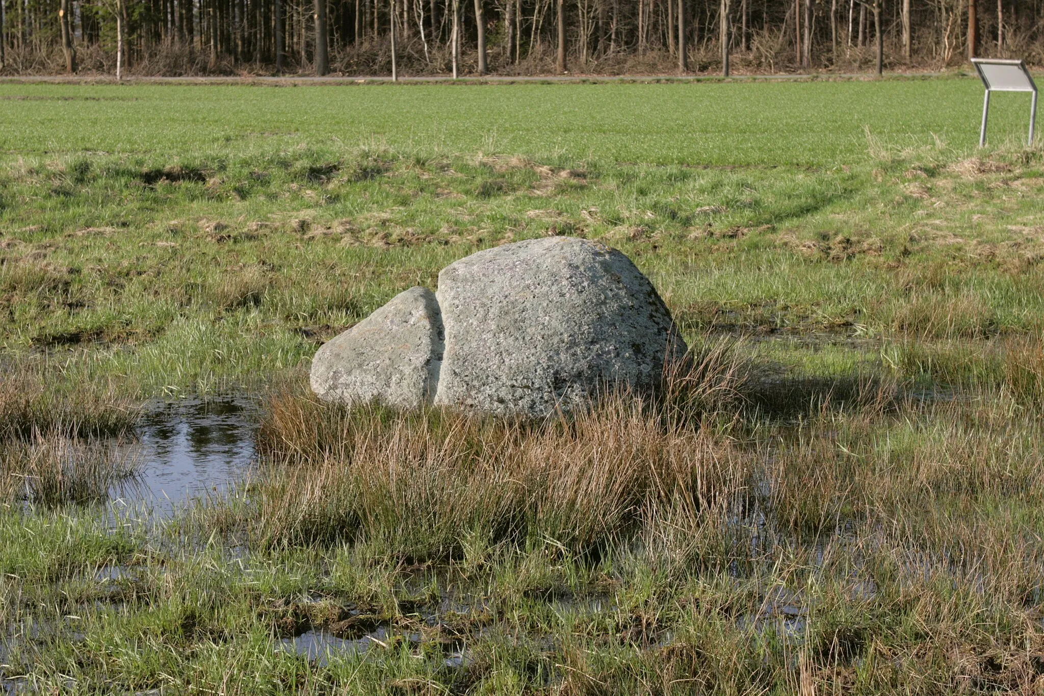 Photo showing: „Opferstein von Melzingen“ im Ortsteil Melzingen von Schwienau