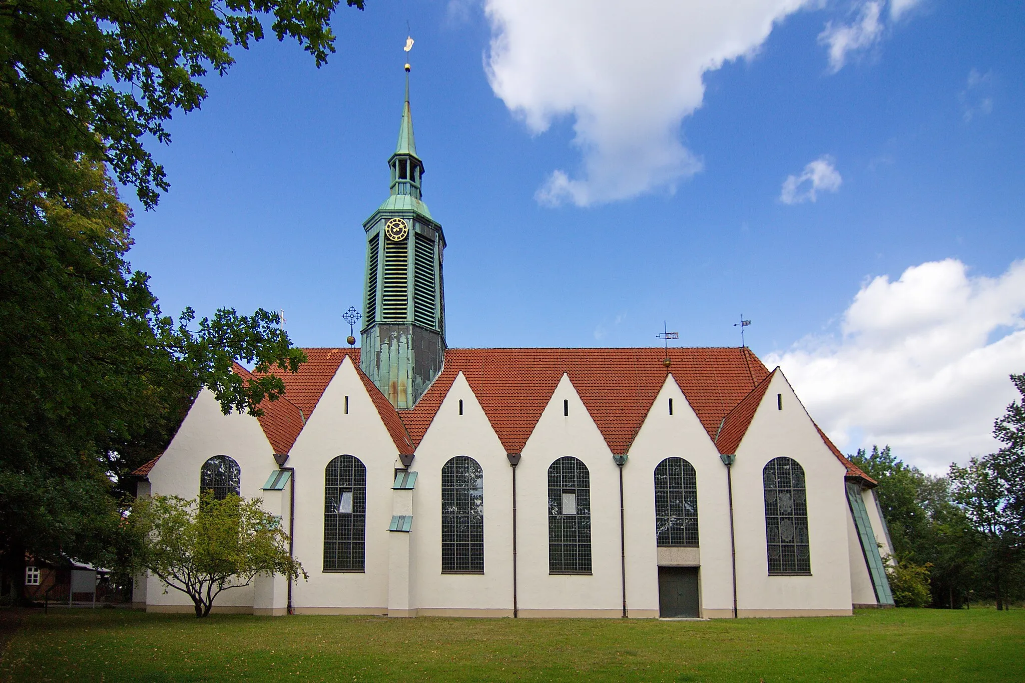 Photo showing: Die St.-Peter-Paul-Kirche von 1450 in Hermannsburg ersetzte das niedergebrannte Vorgängergebäude von 970.