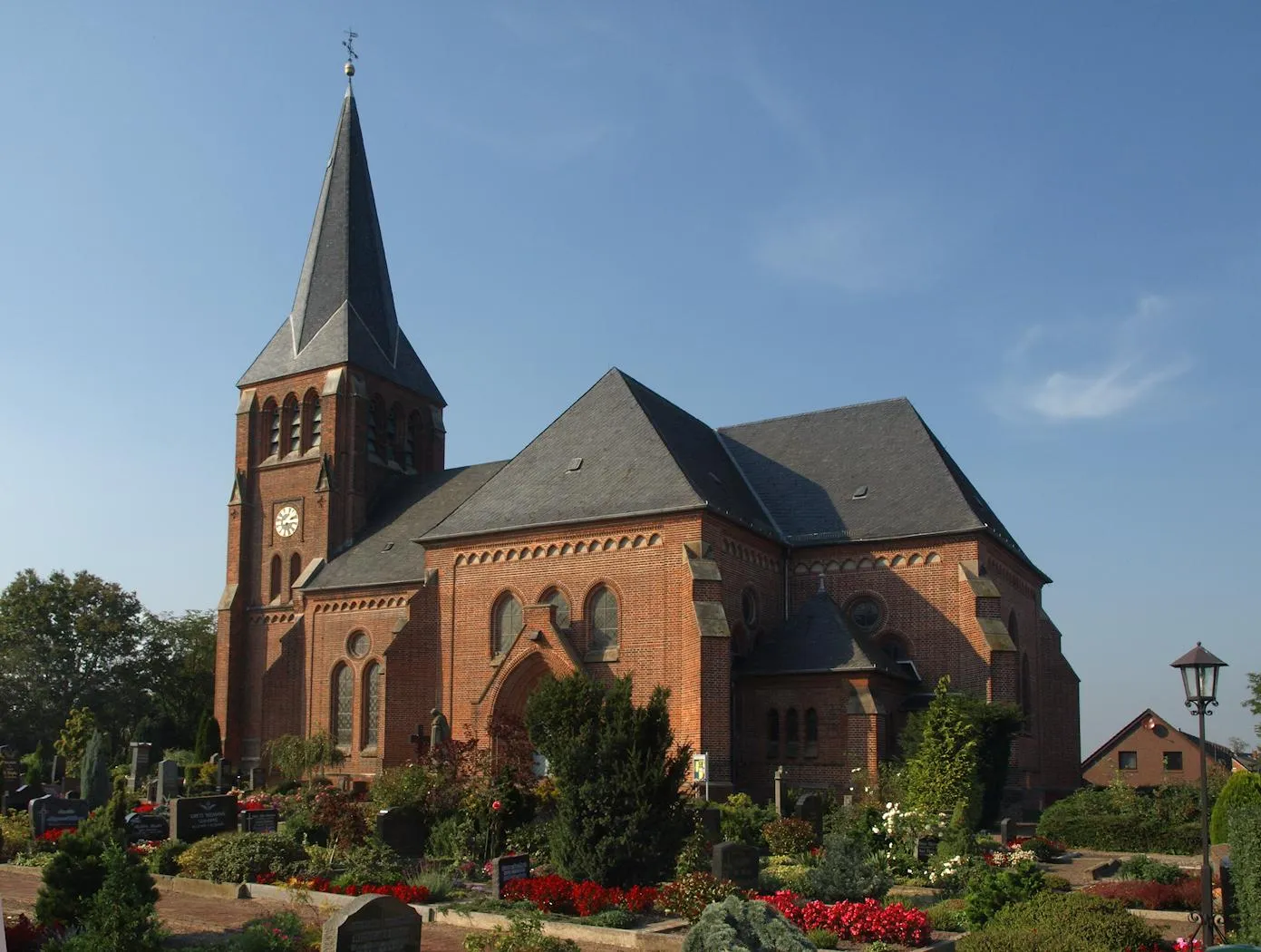 Photo showing: Ss. Cosmas and Damian Church in Lunsen (Lower Saxony, Germany), Castle Erbhof,  photo 2011