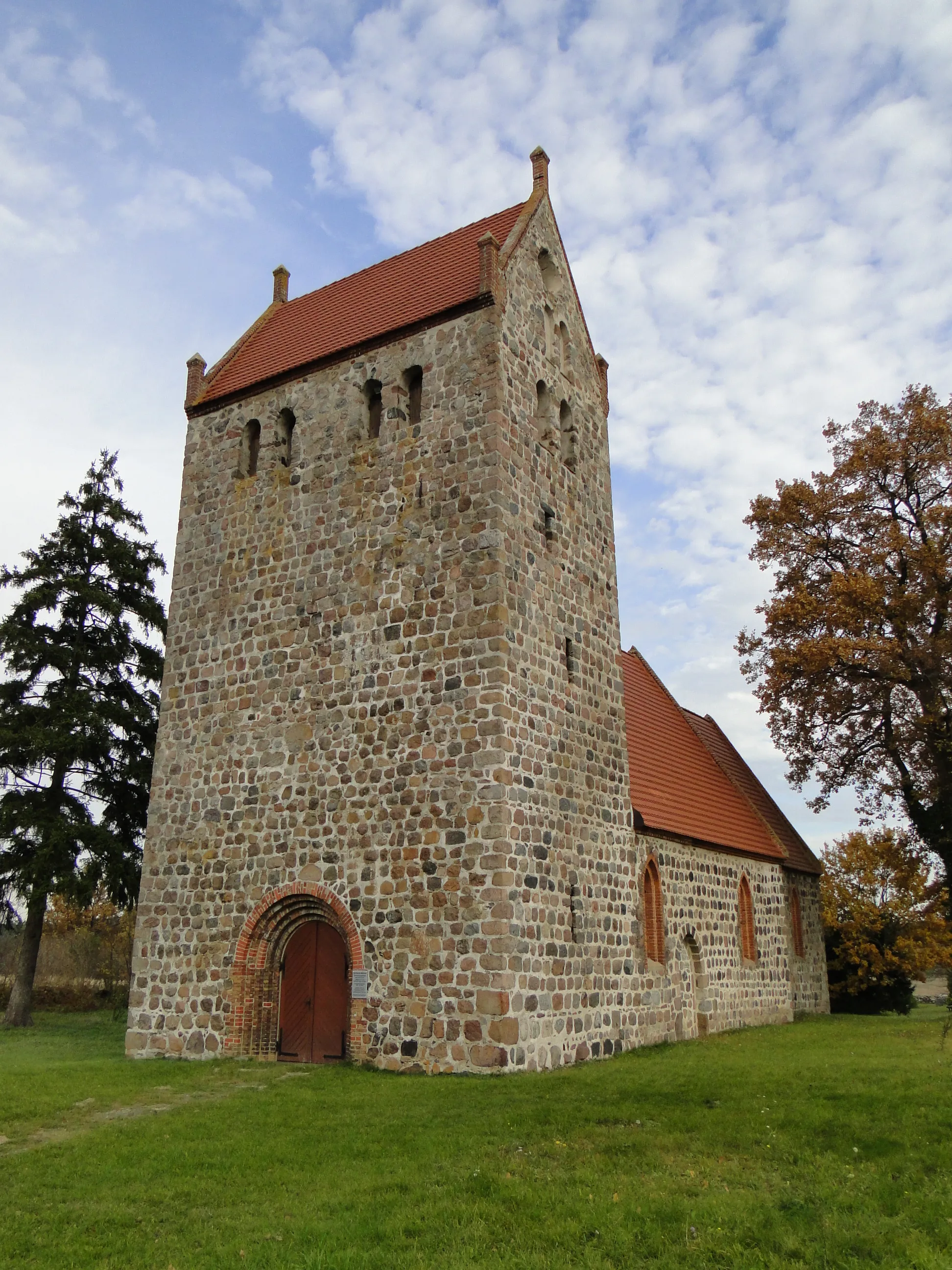 Photo showing: Church in Mechow, district Mecklenburg-Strelitz, Mecklenburg-Vorpommern, Germany