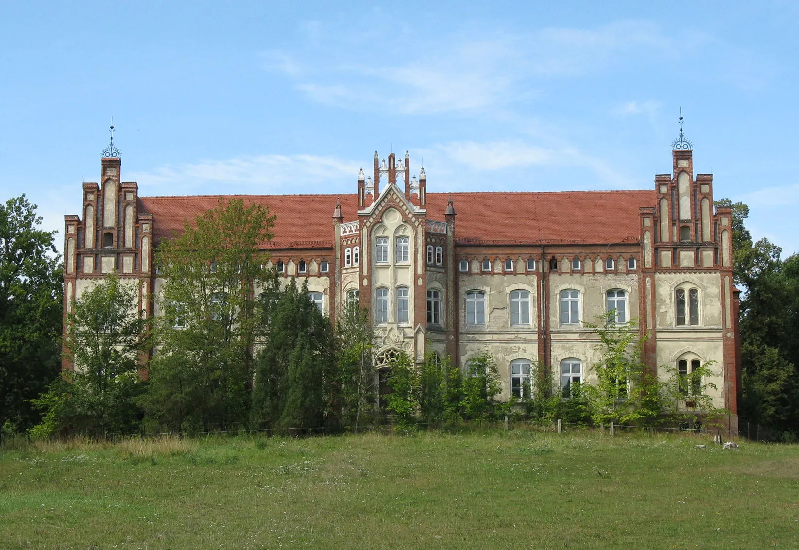 Photo showing: Manor house in Walow, disctrict Mecklenburgische Seenplatte, Mecklenburg-Vorpommern, Germany