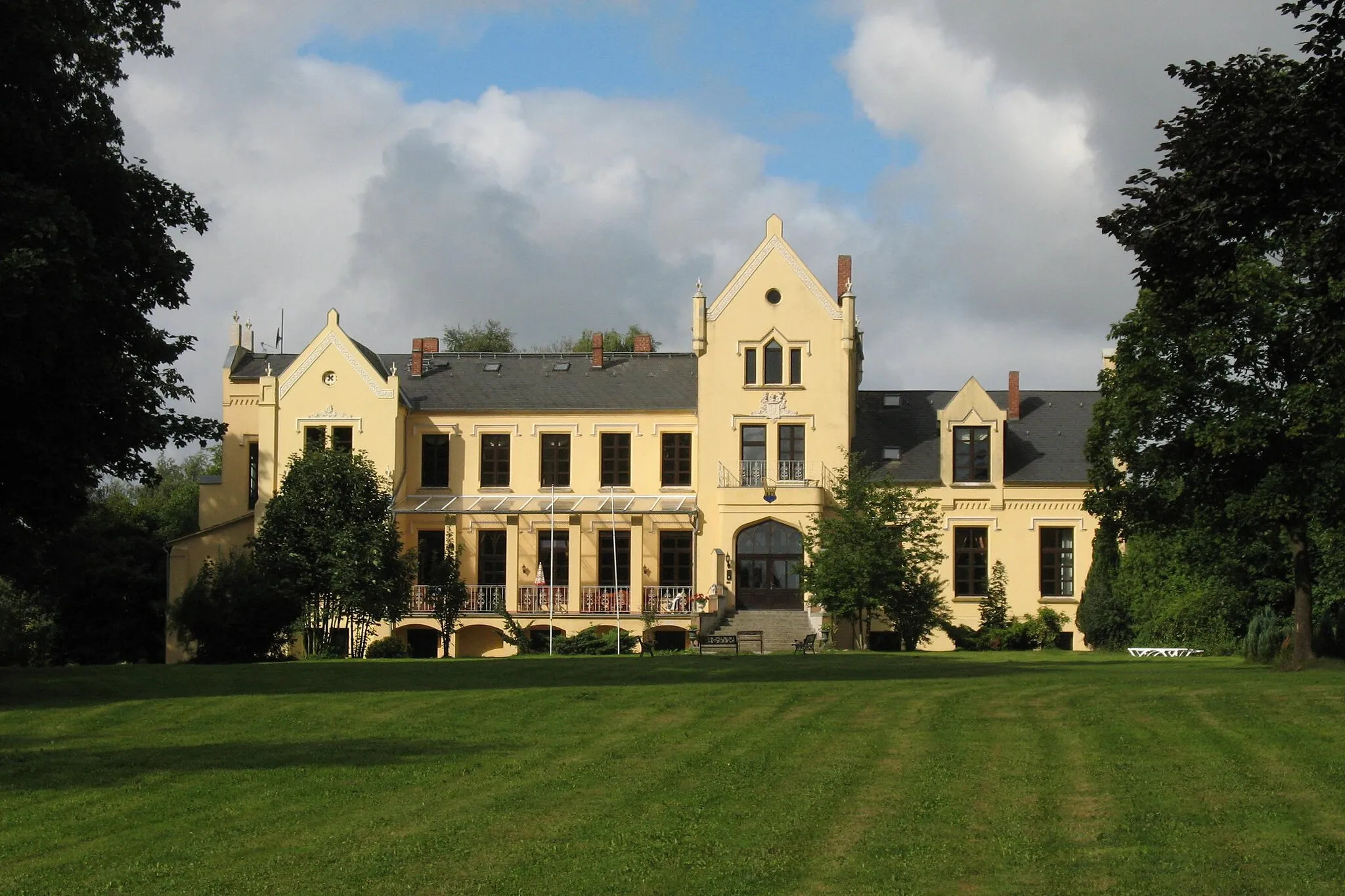 Photo showing: Manor house in Schwasdorf-Poggelow in Mecklenburg-Western Pomerania, Germany