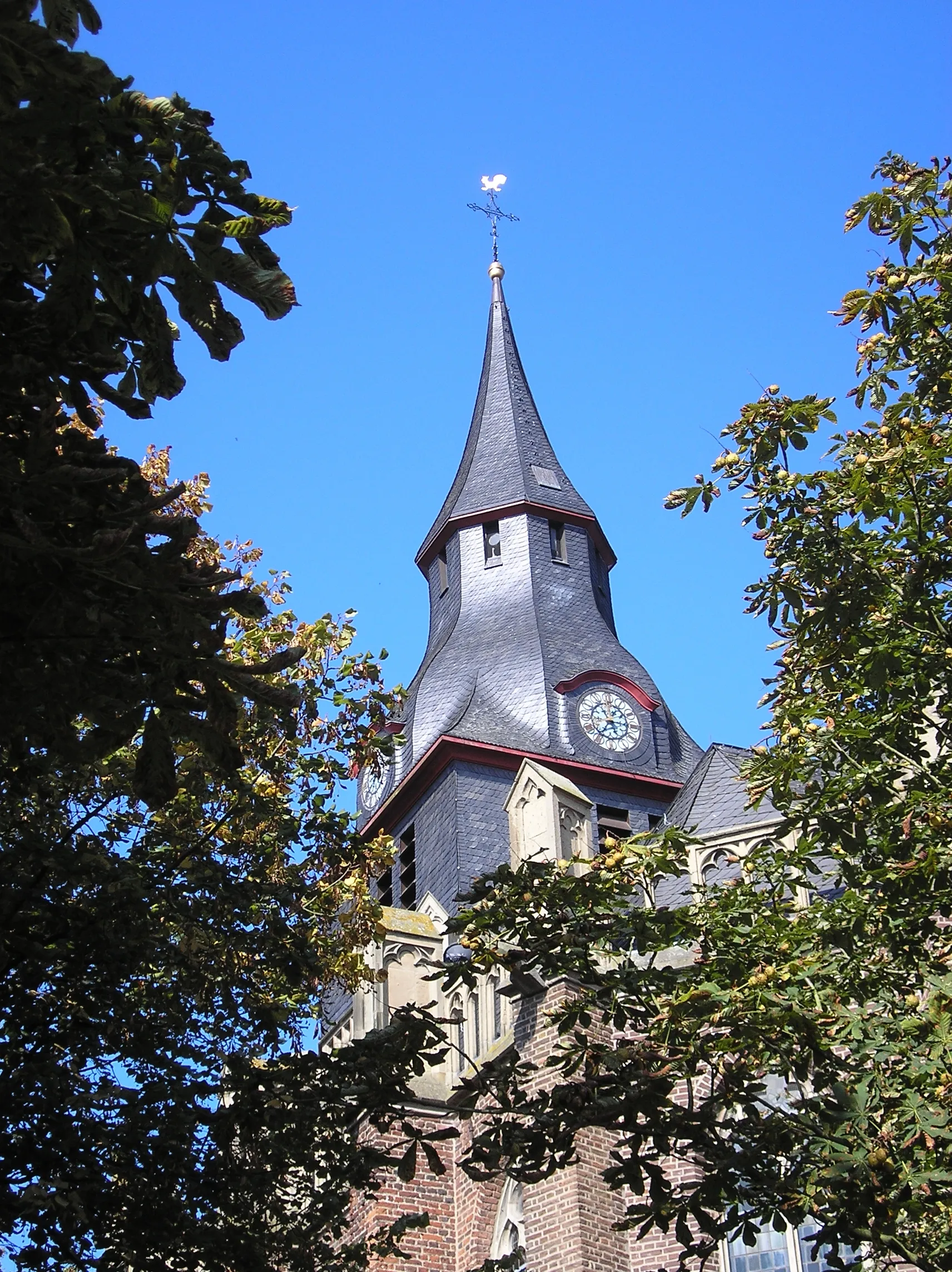 Photo showing: Die Turmhaube der Kranenburger Pfarrkirche St. Peter und Paul von Südosten