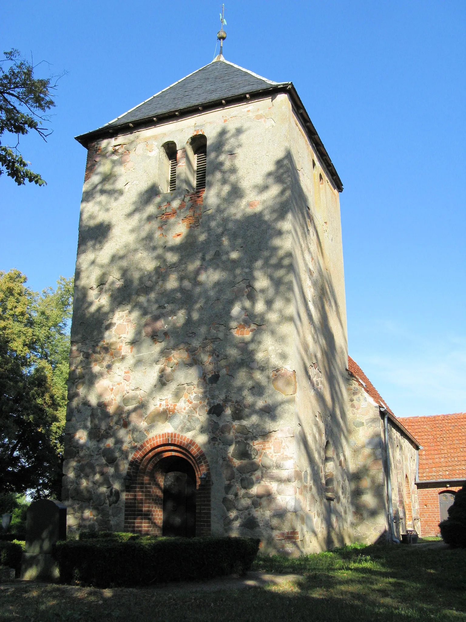 Photo showing: Church in Groß Dratow, disctrict Mecklenburgische Seenplatte, Mecklenburg-Vorpommern, Germany