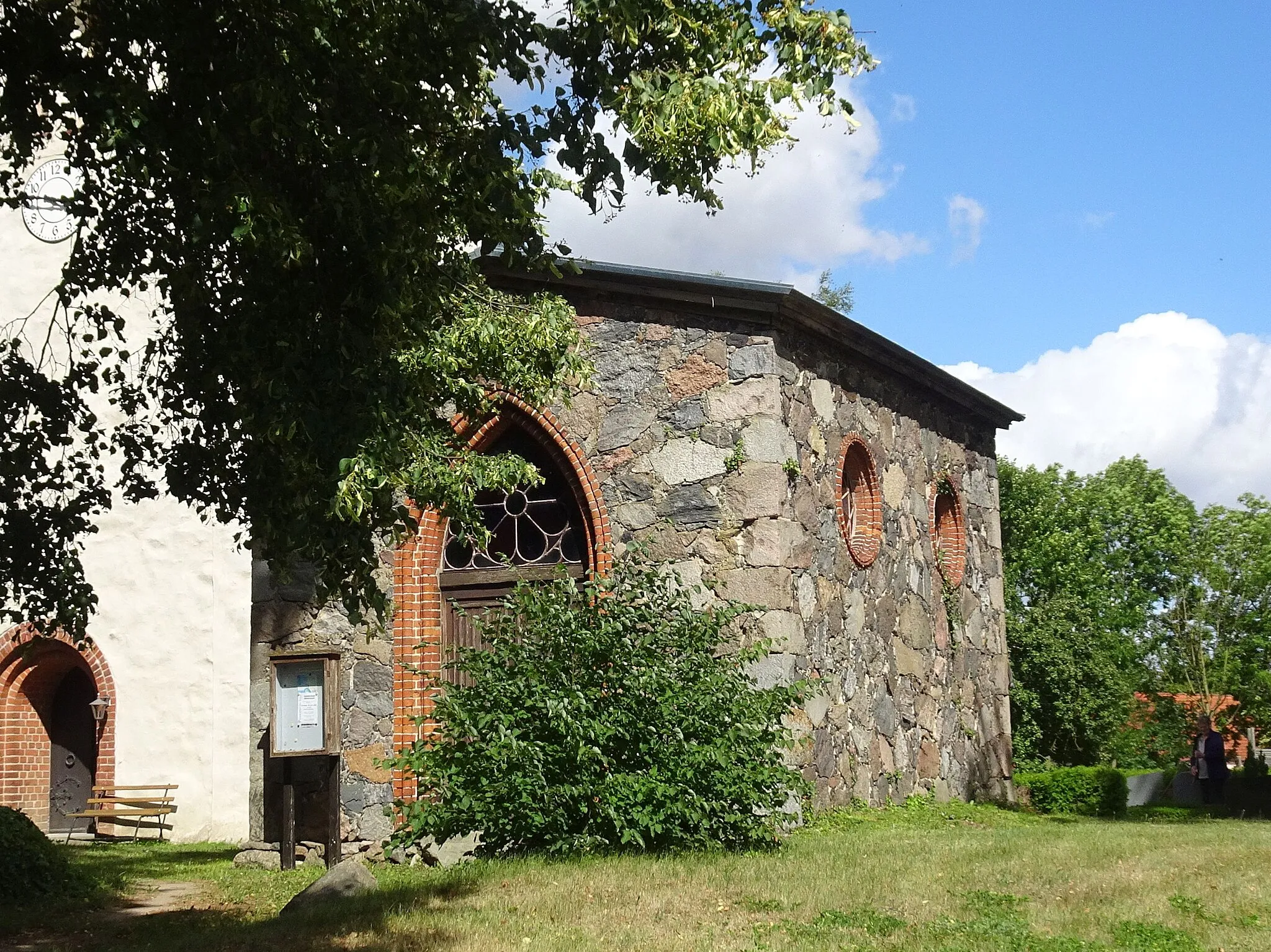 Photo showing: Groß Dratow, denkmalgeschütztes Mausoleum auf dem Friedhof